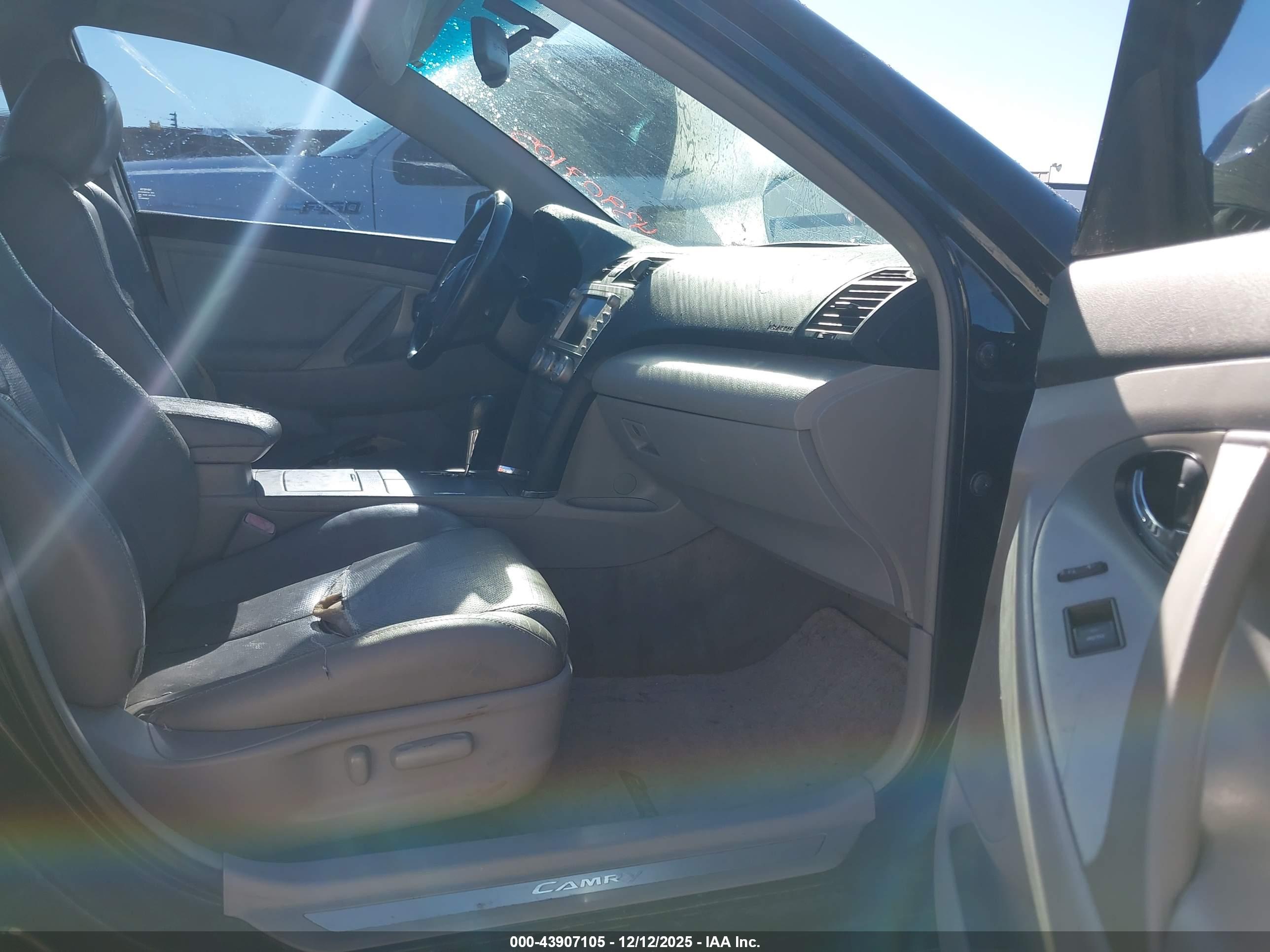 TOYOTA CAMRY image 5