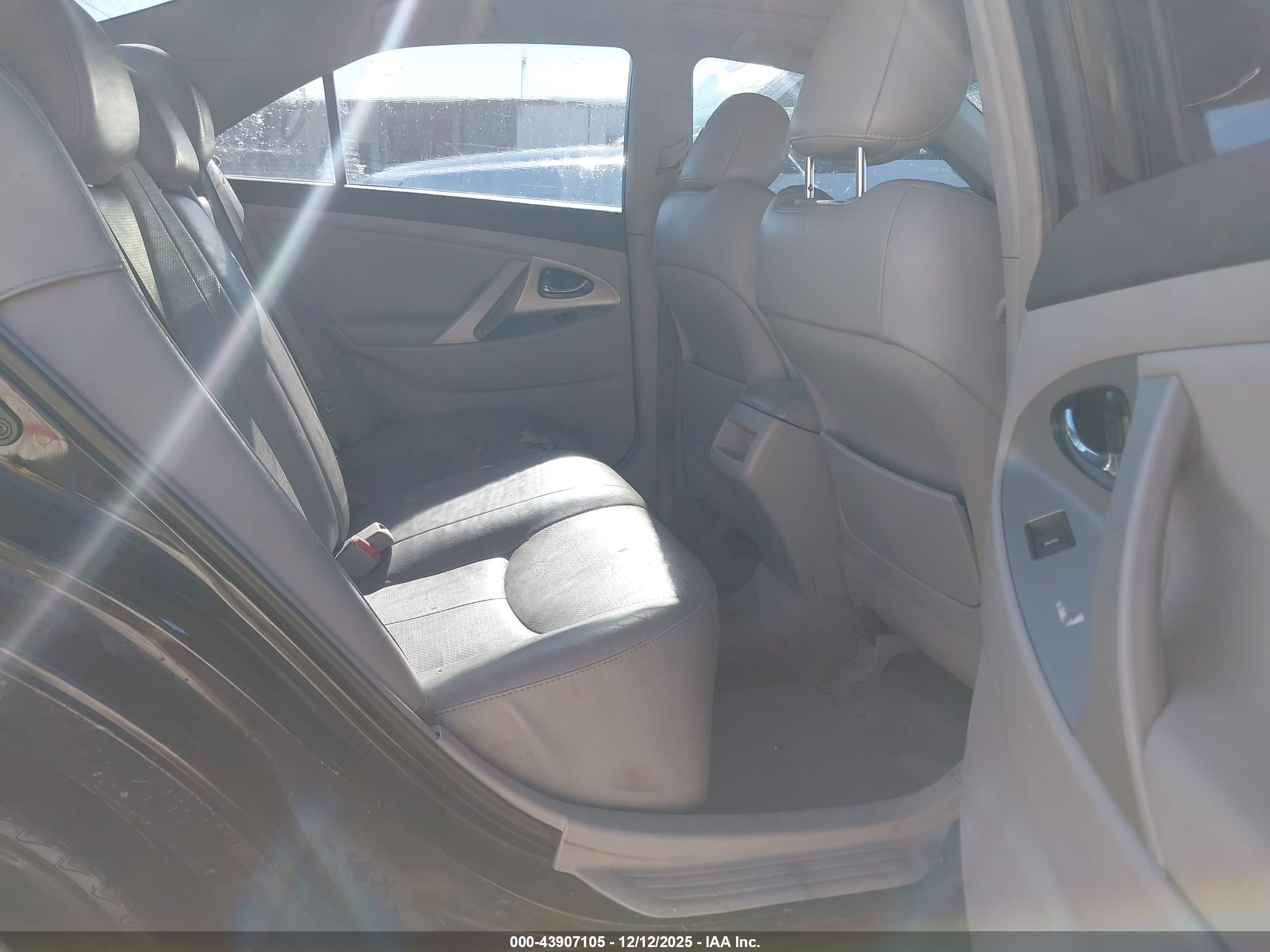 TOYOTA CAMRY image 8