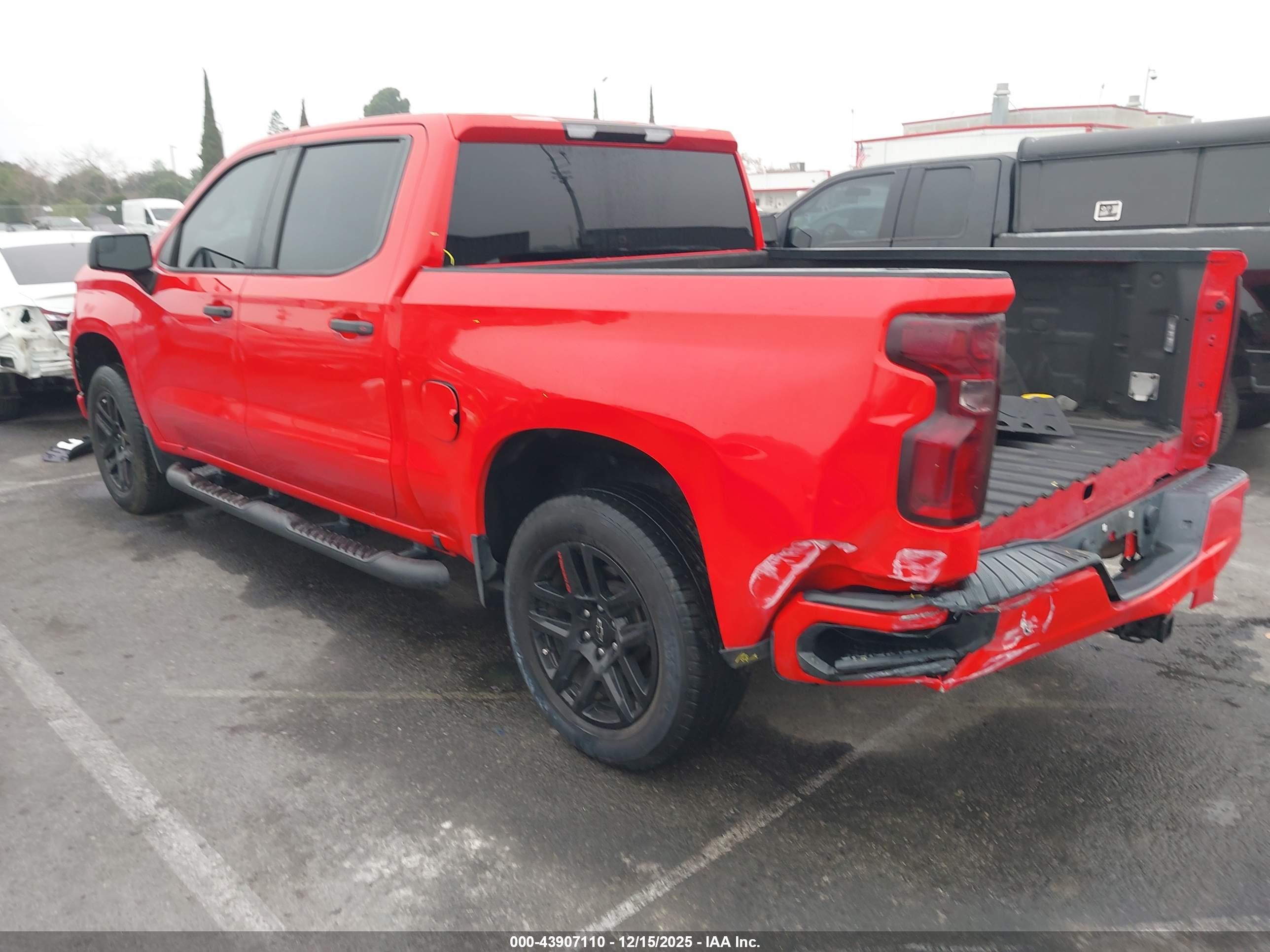 CHEVROLET SILVERADO image 3