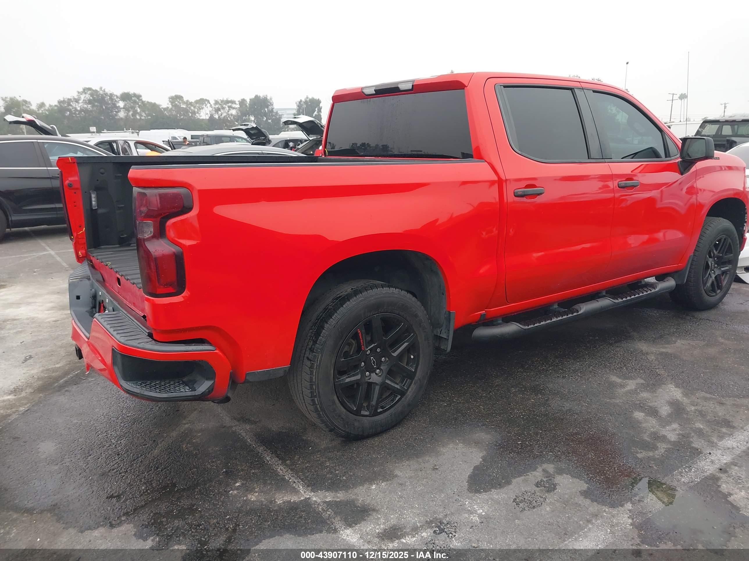 CHEVROLET SILVERADO image 4