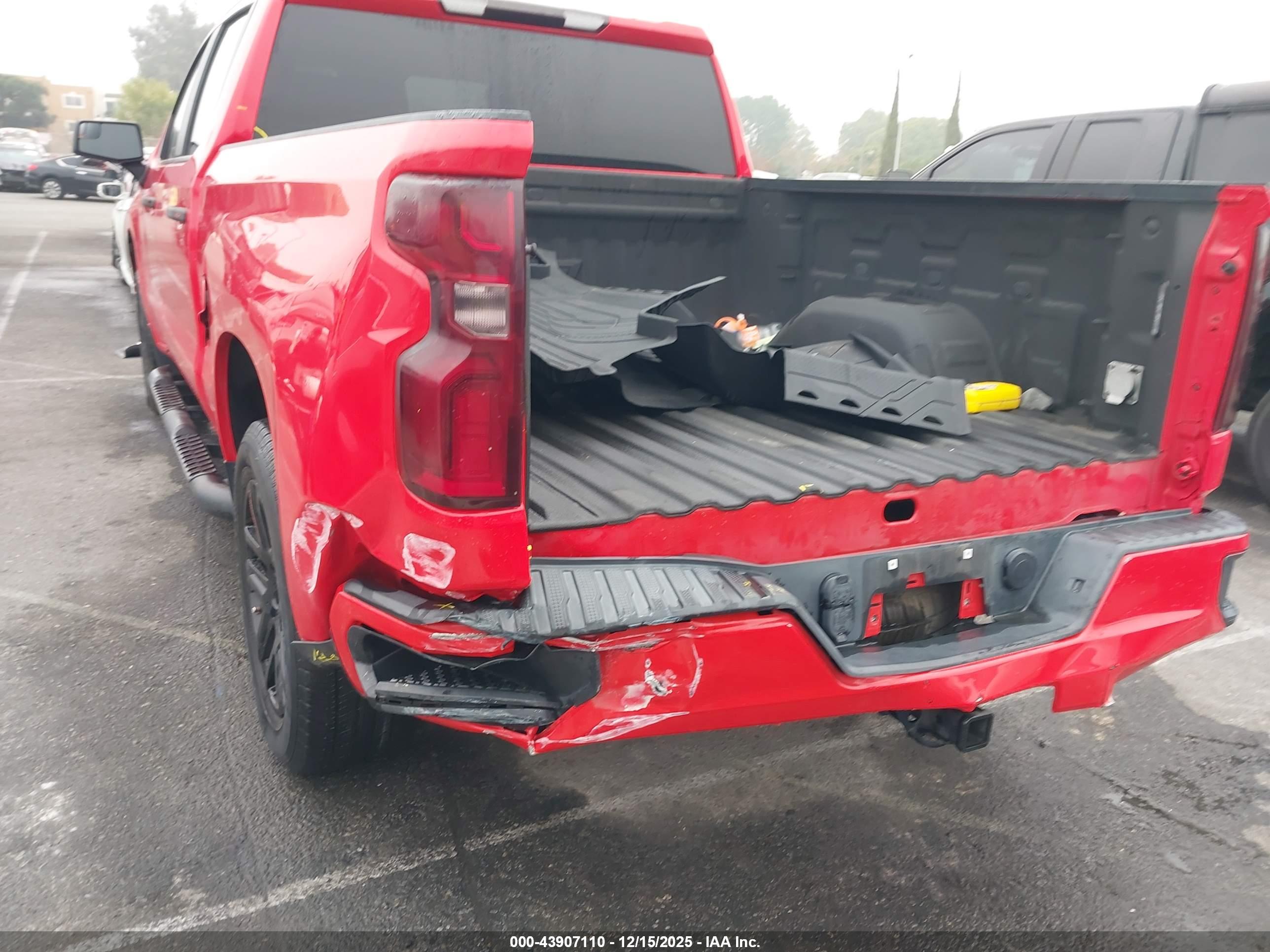 CHEVROLET SILVERADO image 6