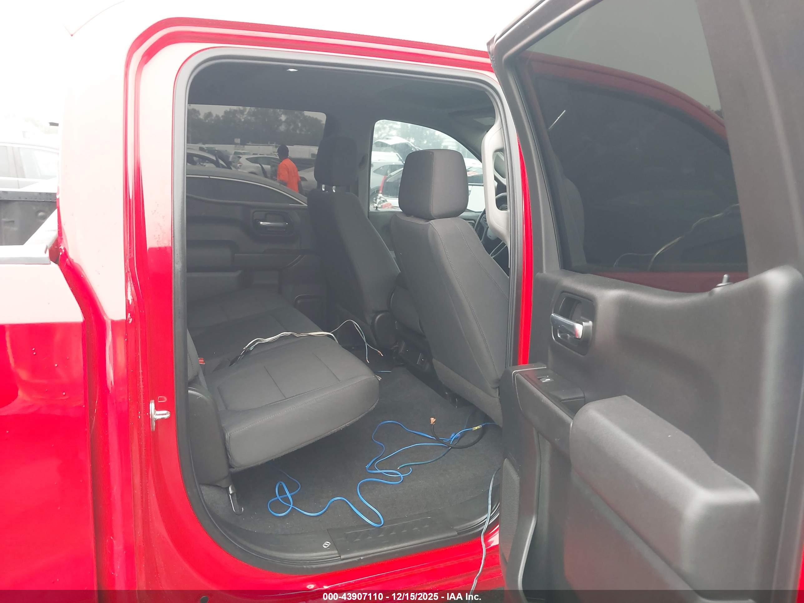 CHEVROLET SILVERADO image 8