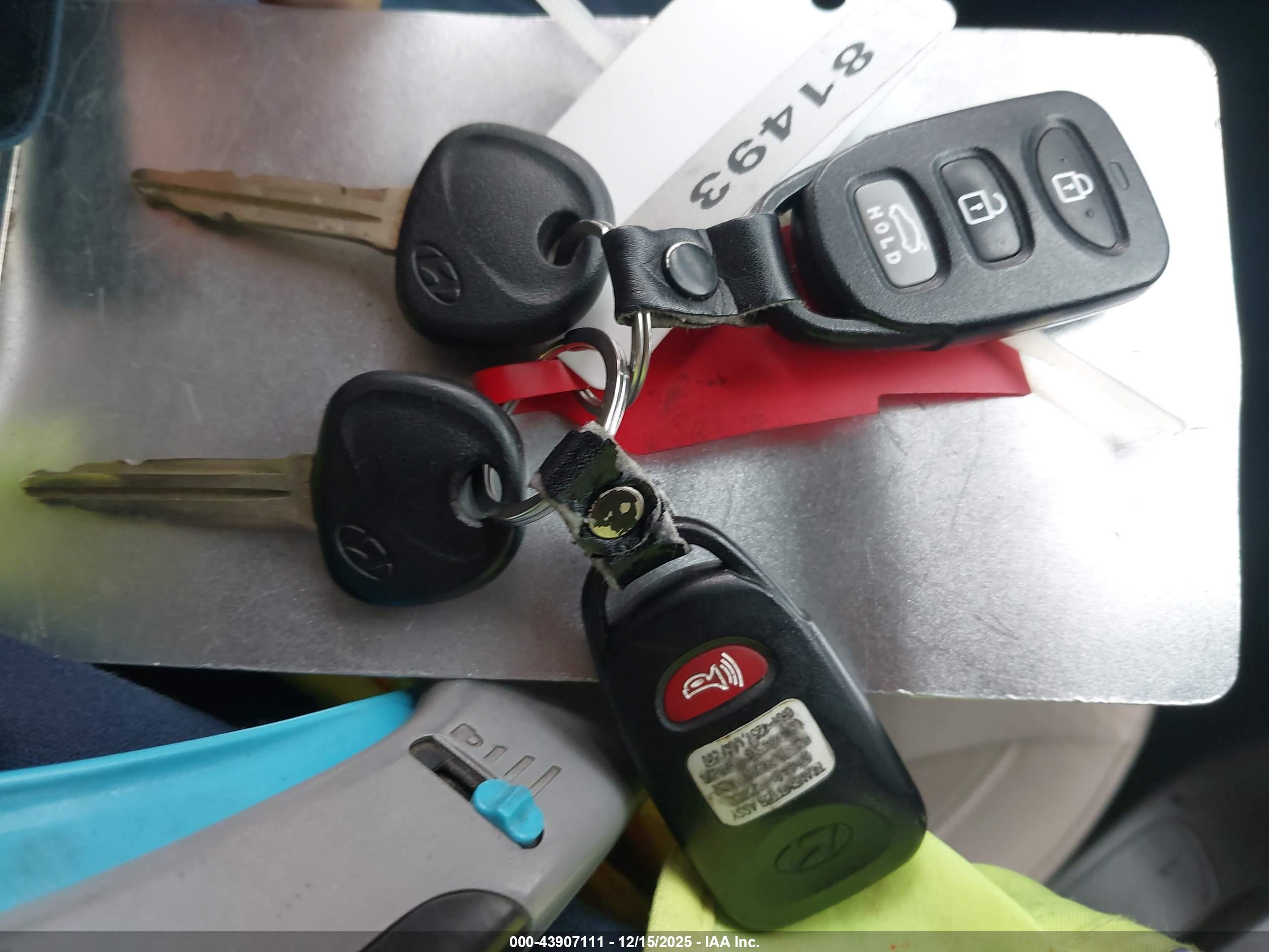 HYUNDAI ELANTRA image 11