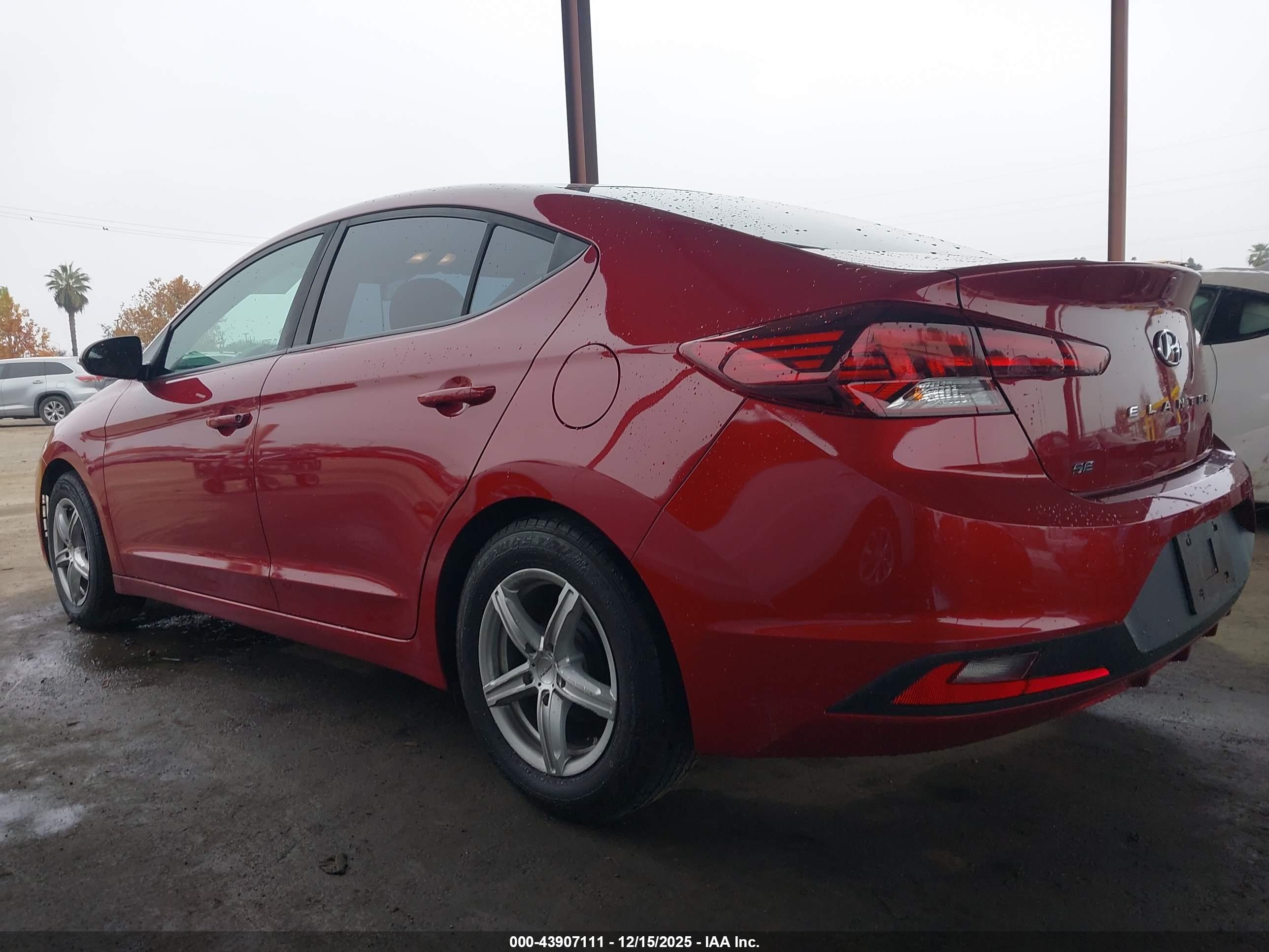 HYUNDAI ELANTRA image 3
