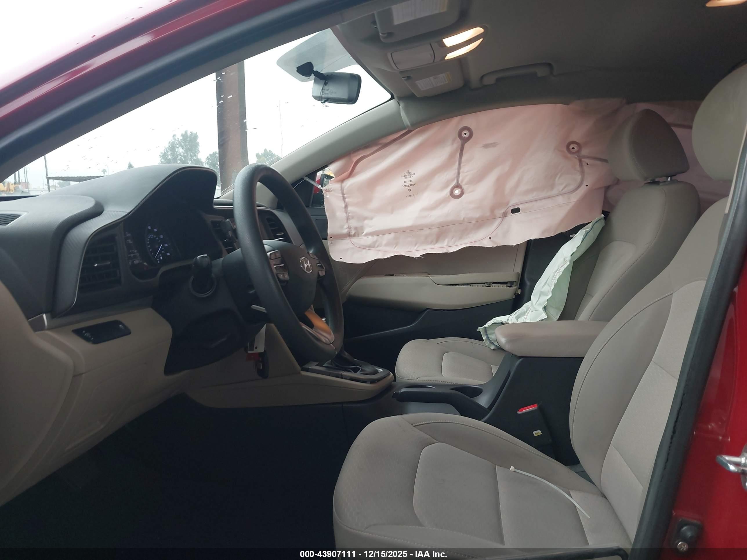 HYUNDAI ELANTRA image 5