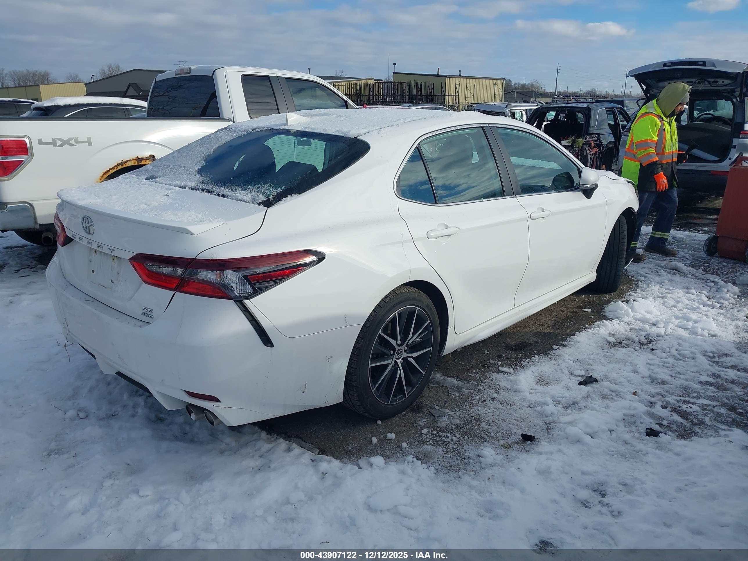 TOYOTA CAMRY image 4