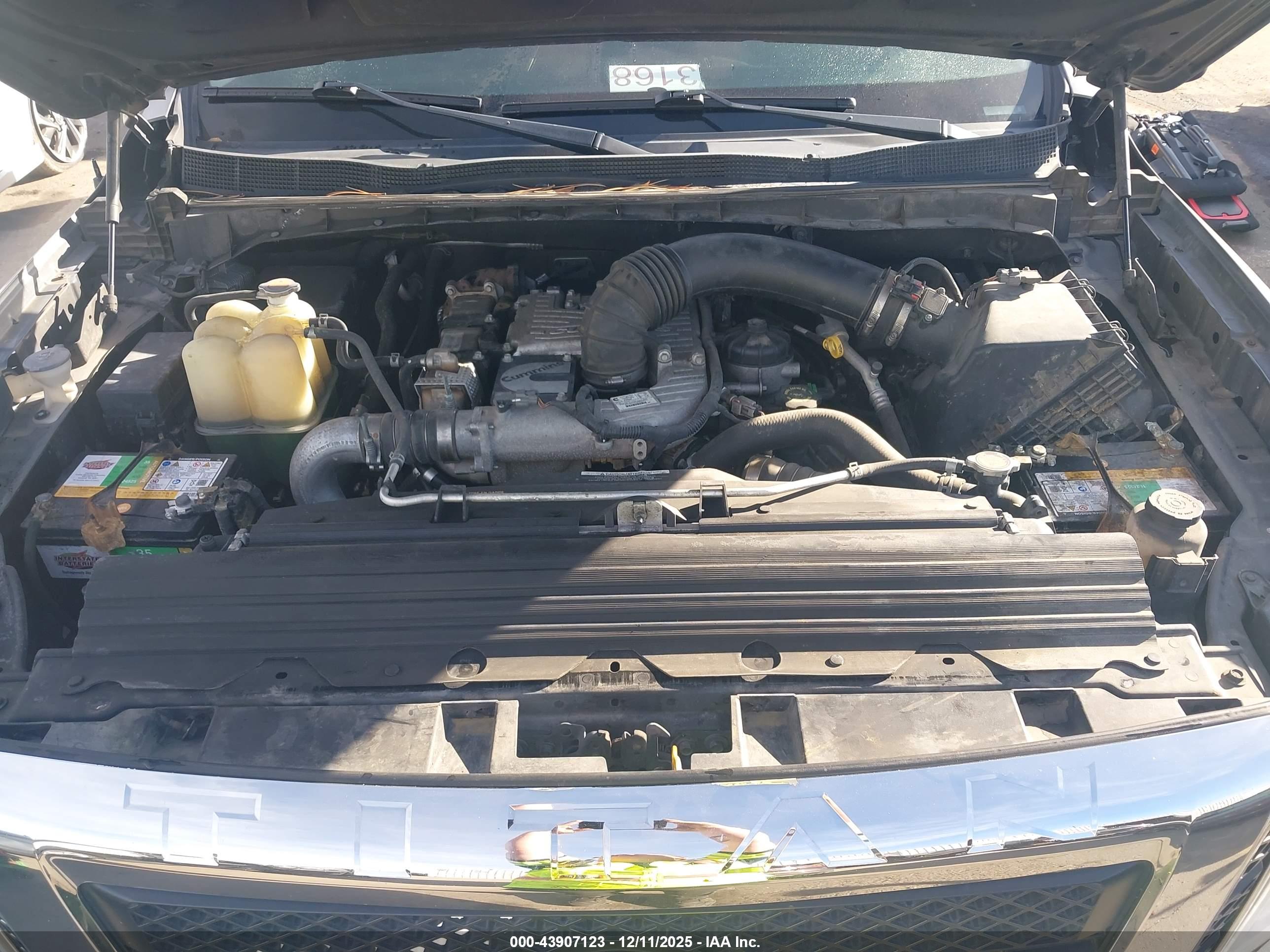NISSAN TITAN image 10