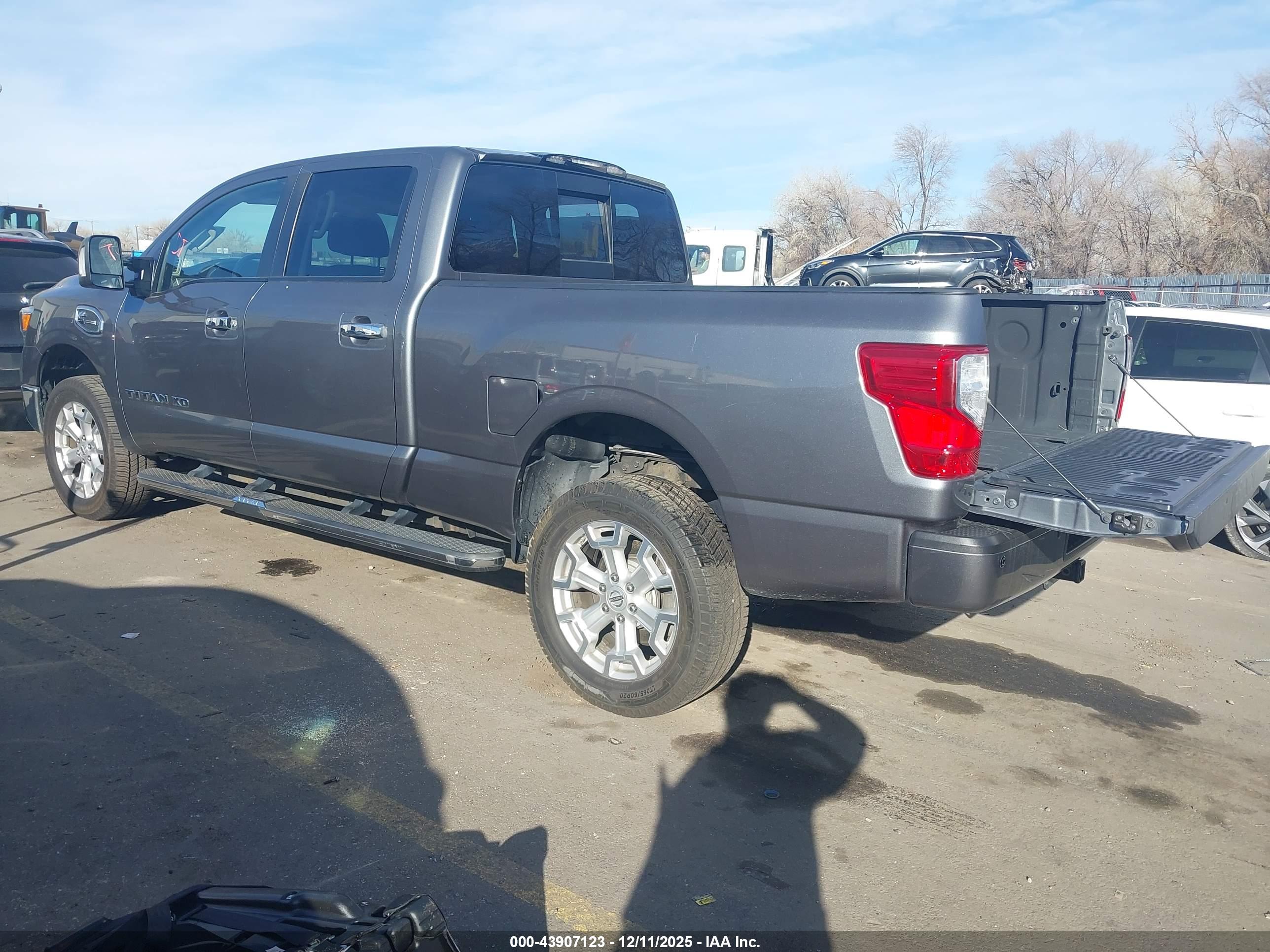 NISSAN TITAN image 3