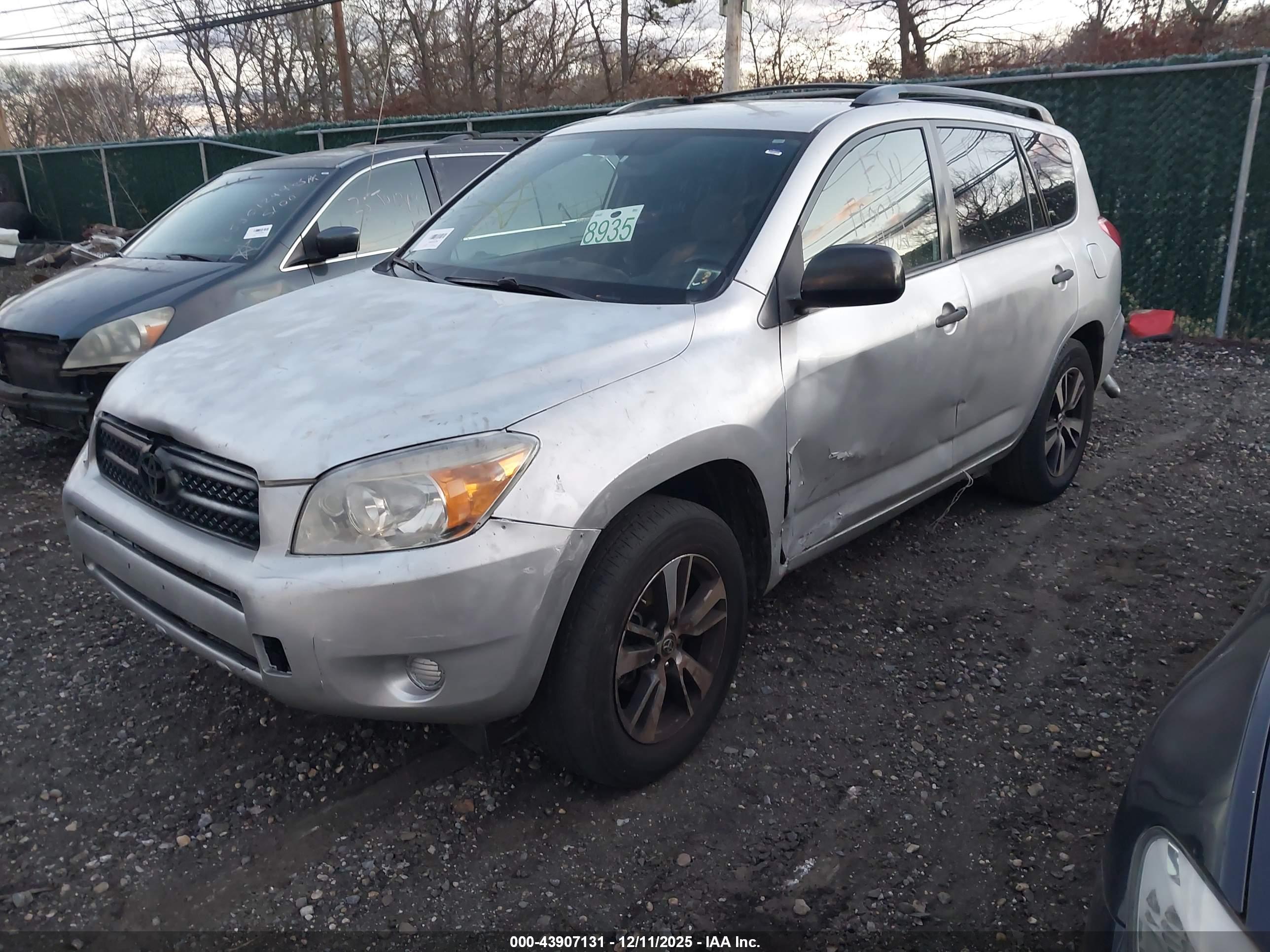 TOYOTA RAV4 image 2