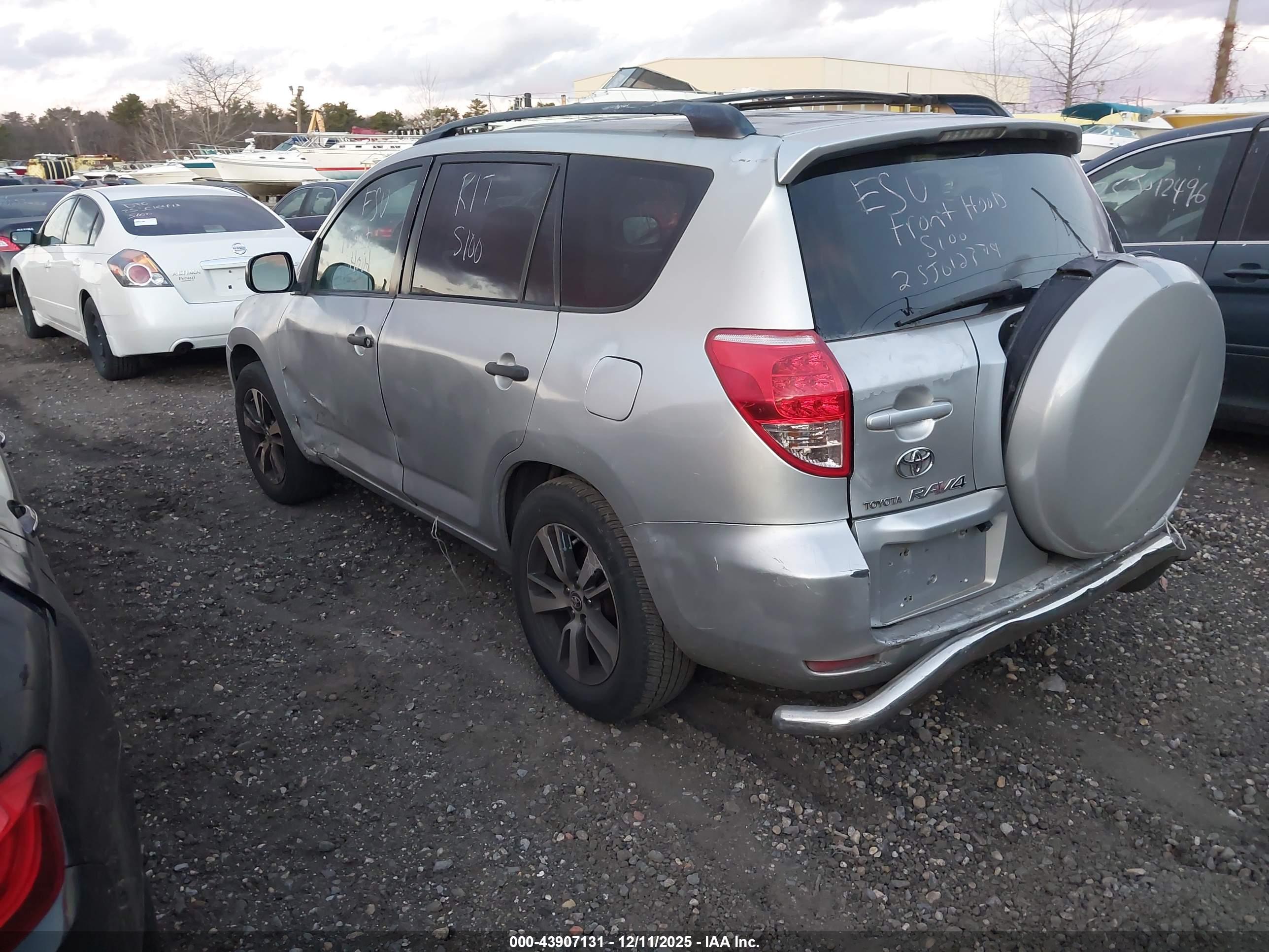 TOYOTA RAV4 image 3