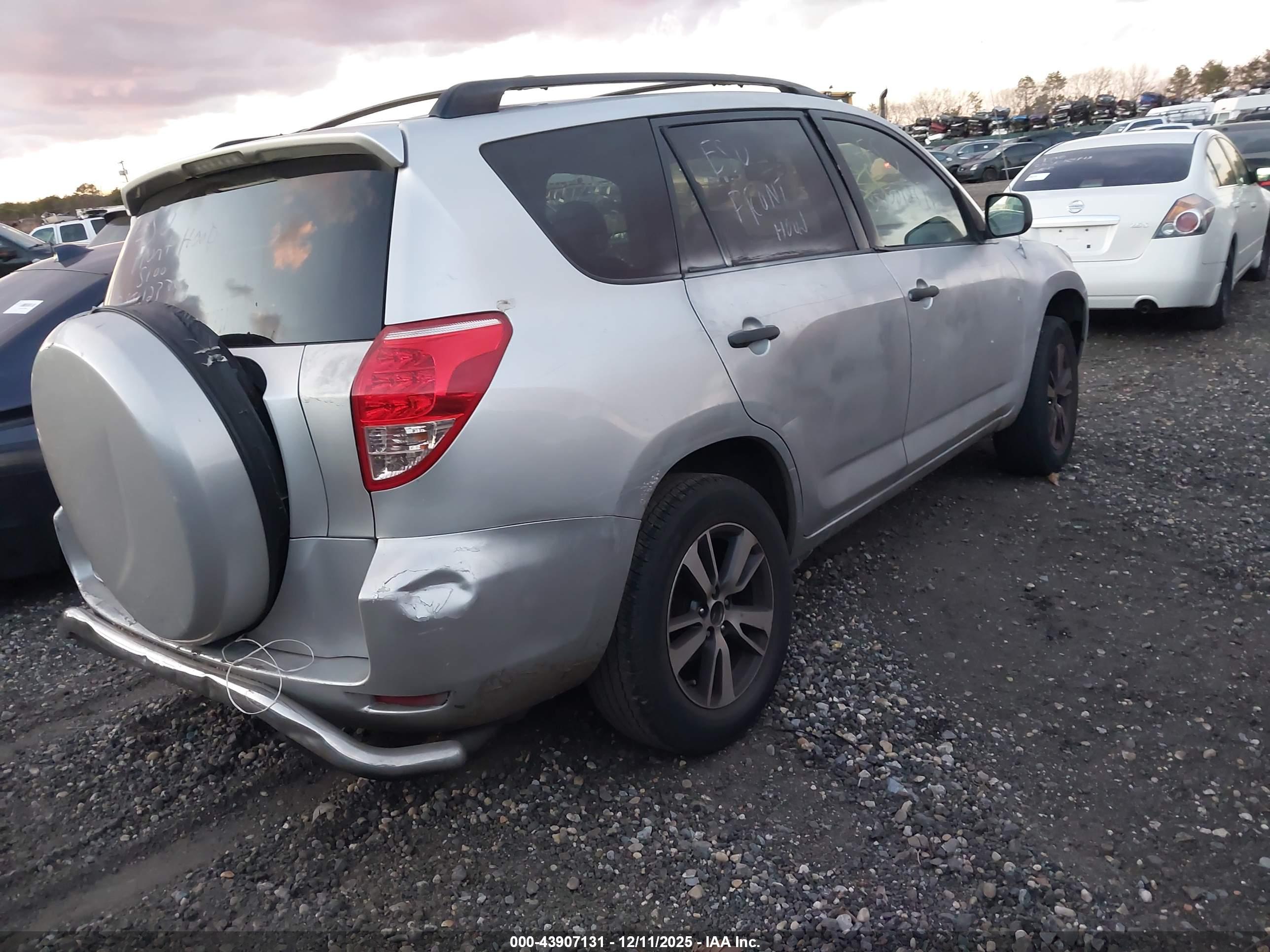 TOYOTA RAV4 image 4