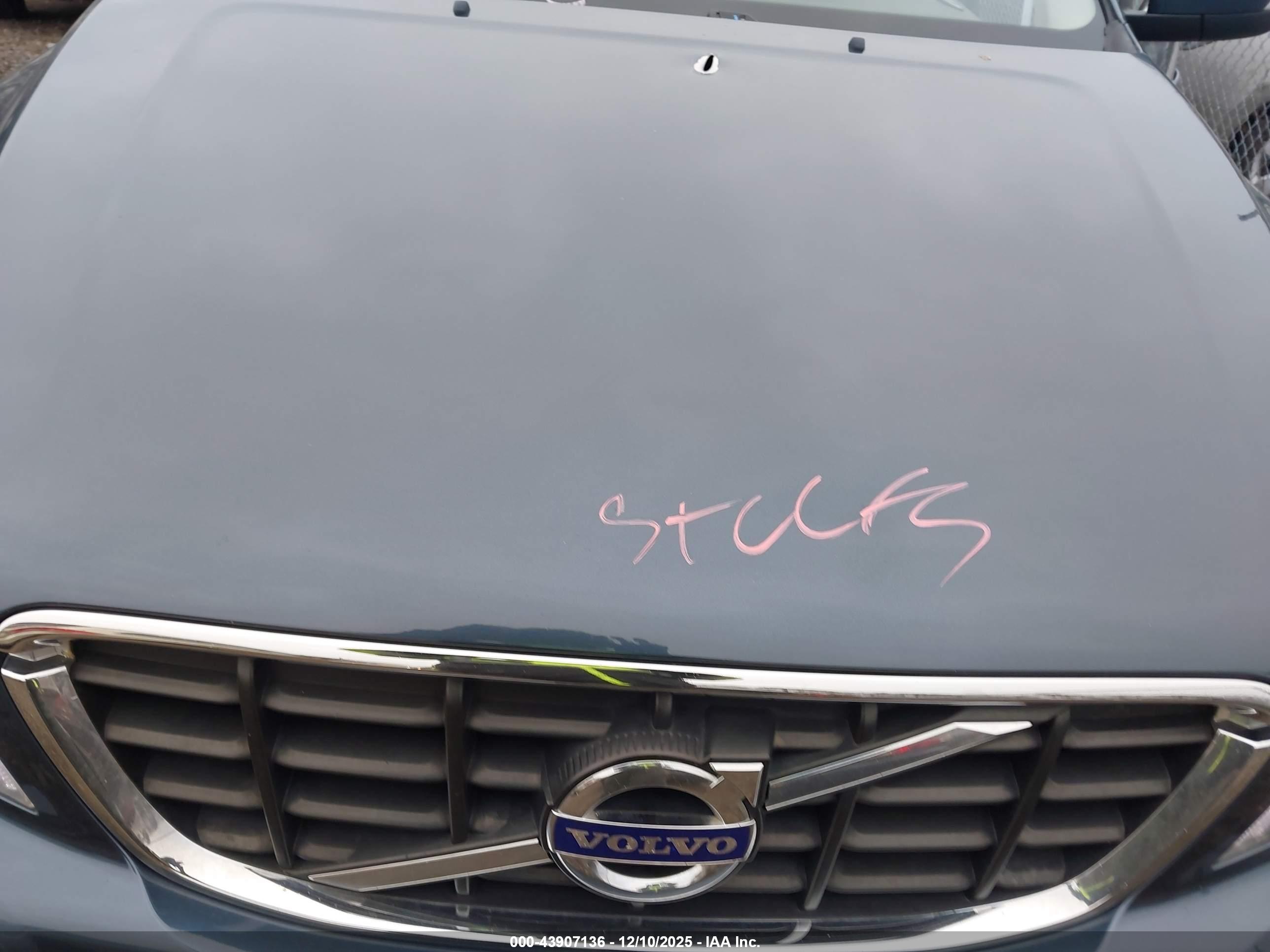VOLVO XC60 image 10
