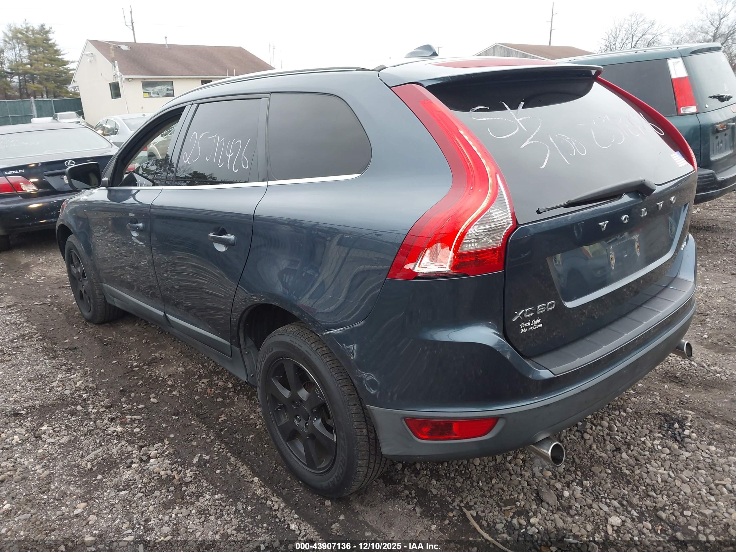 VOLVO XC60 image 3