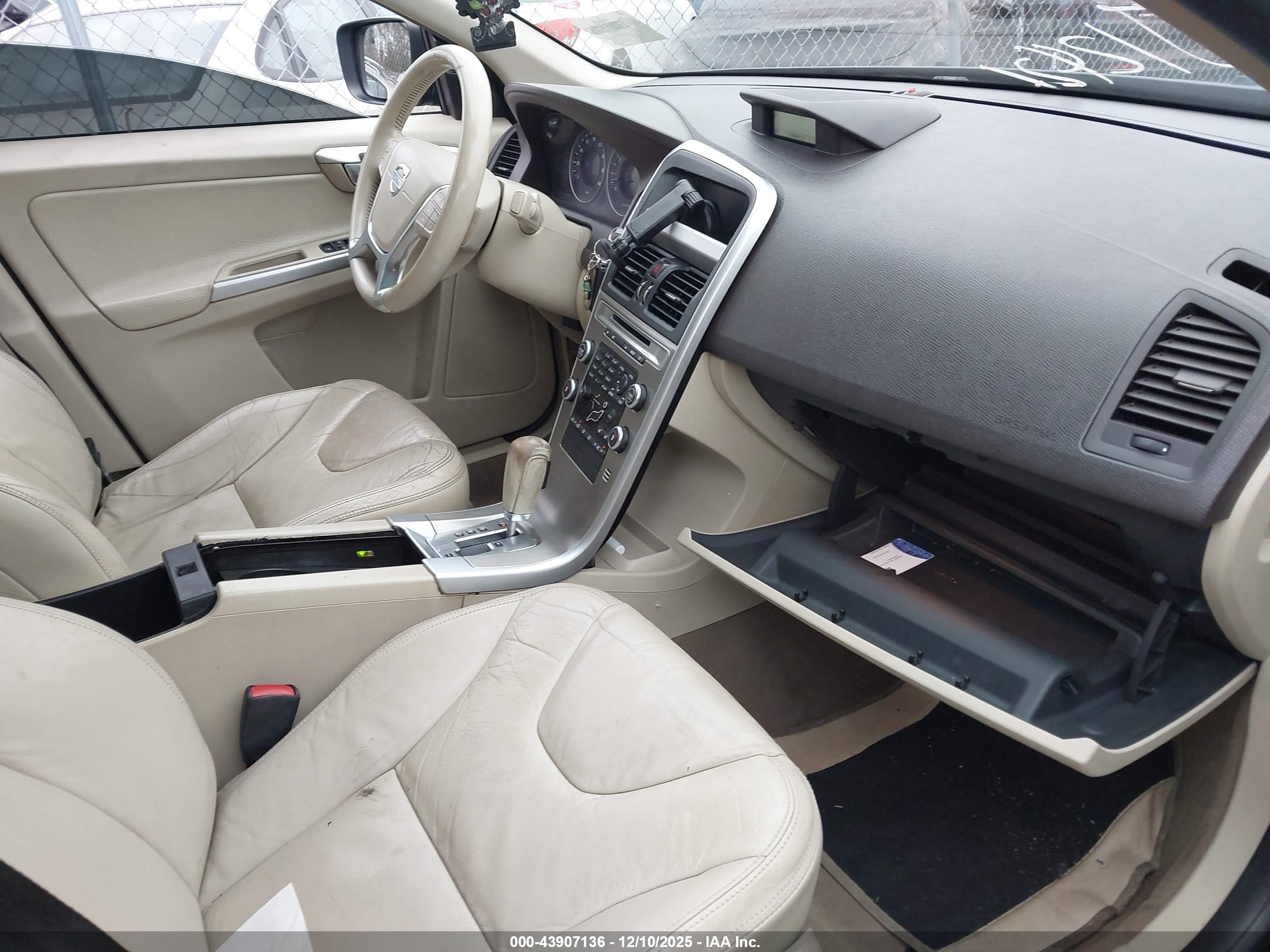 VOLVO XC60 image 5