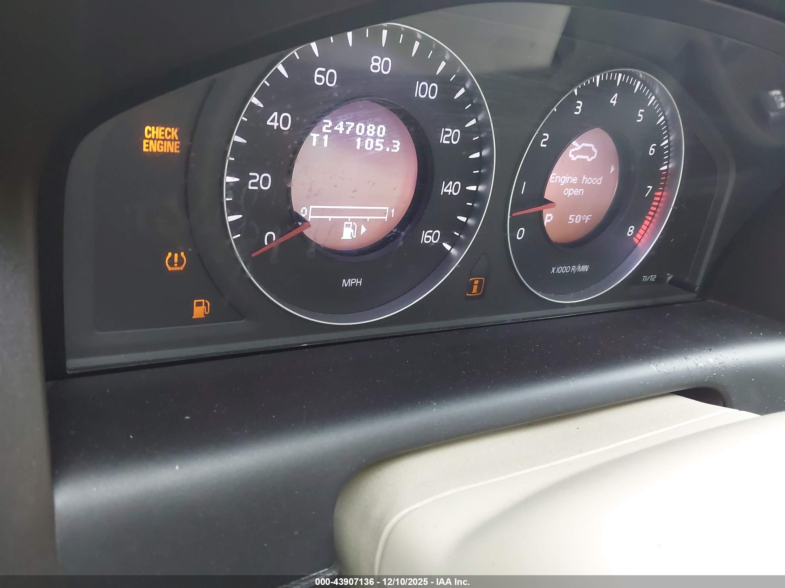 VOLVO XC60 image 7
