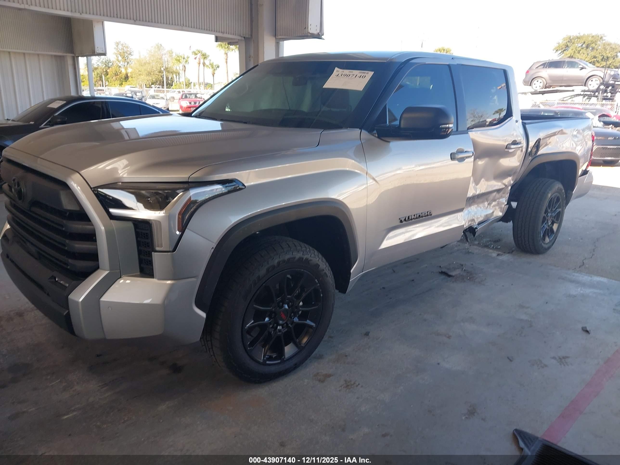 TOYOTA TUNDRA image 2