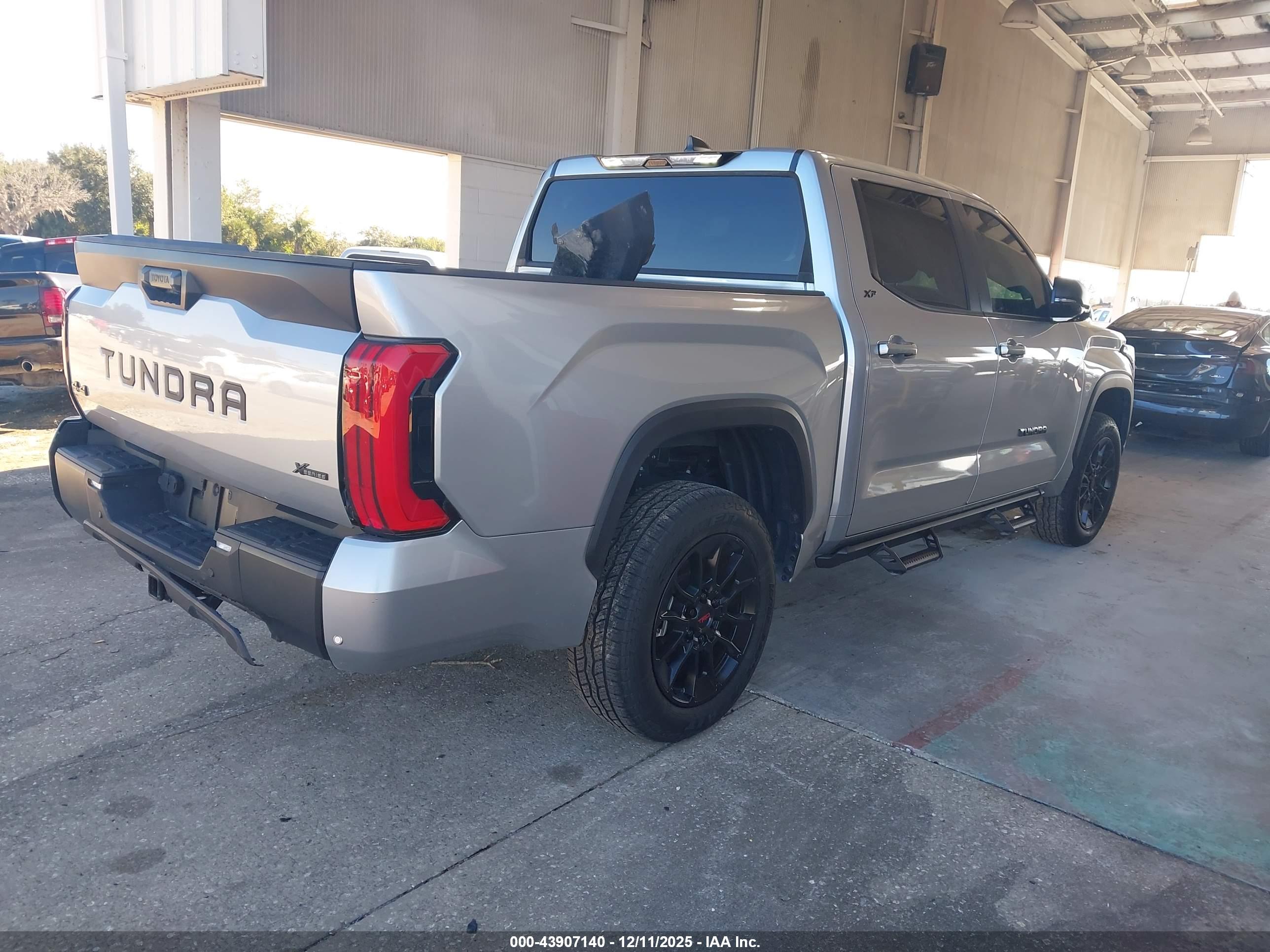 TOYOTA TUNDRA image 4