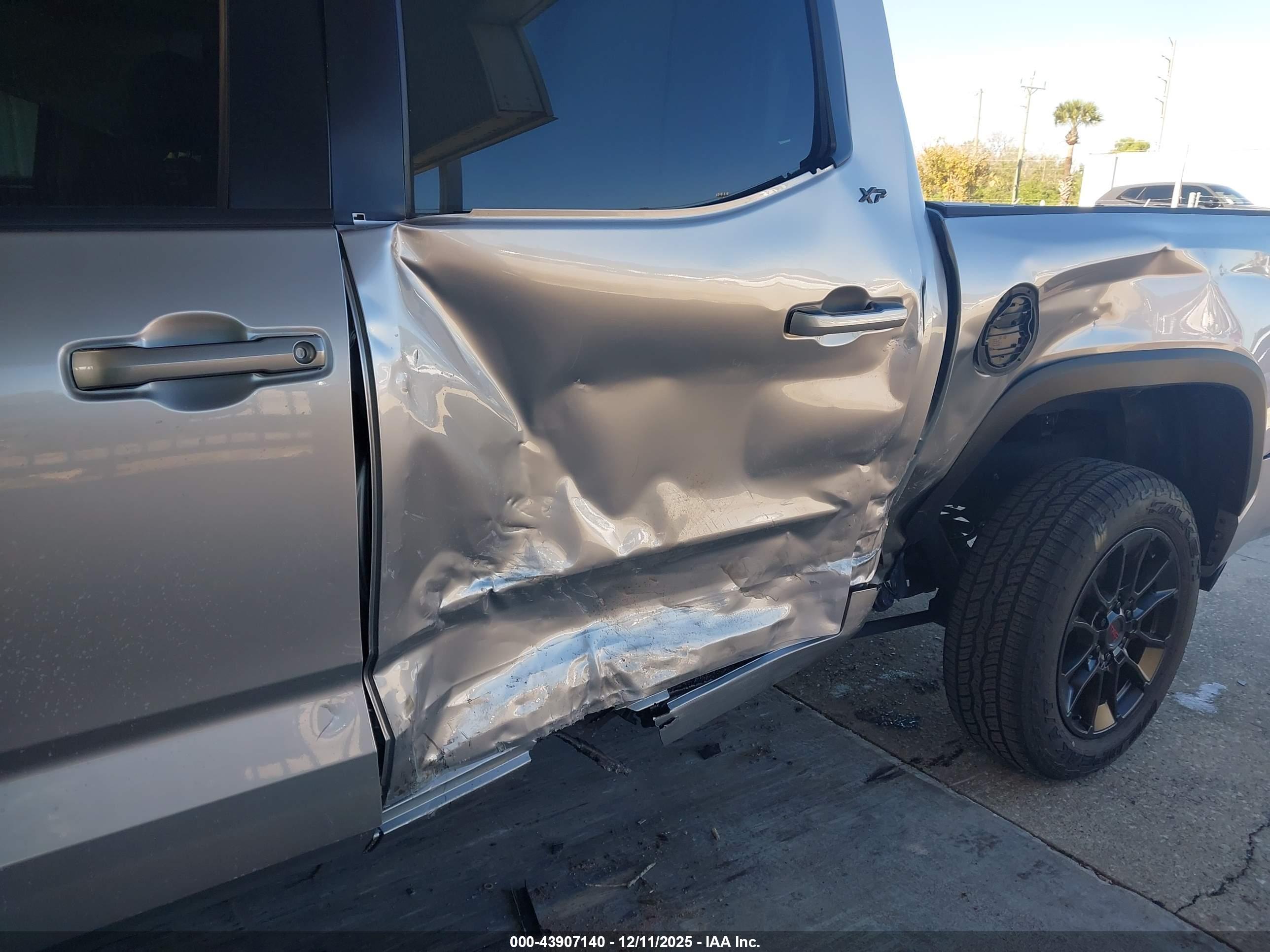 TOYOTA TUNDRA image 6
