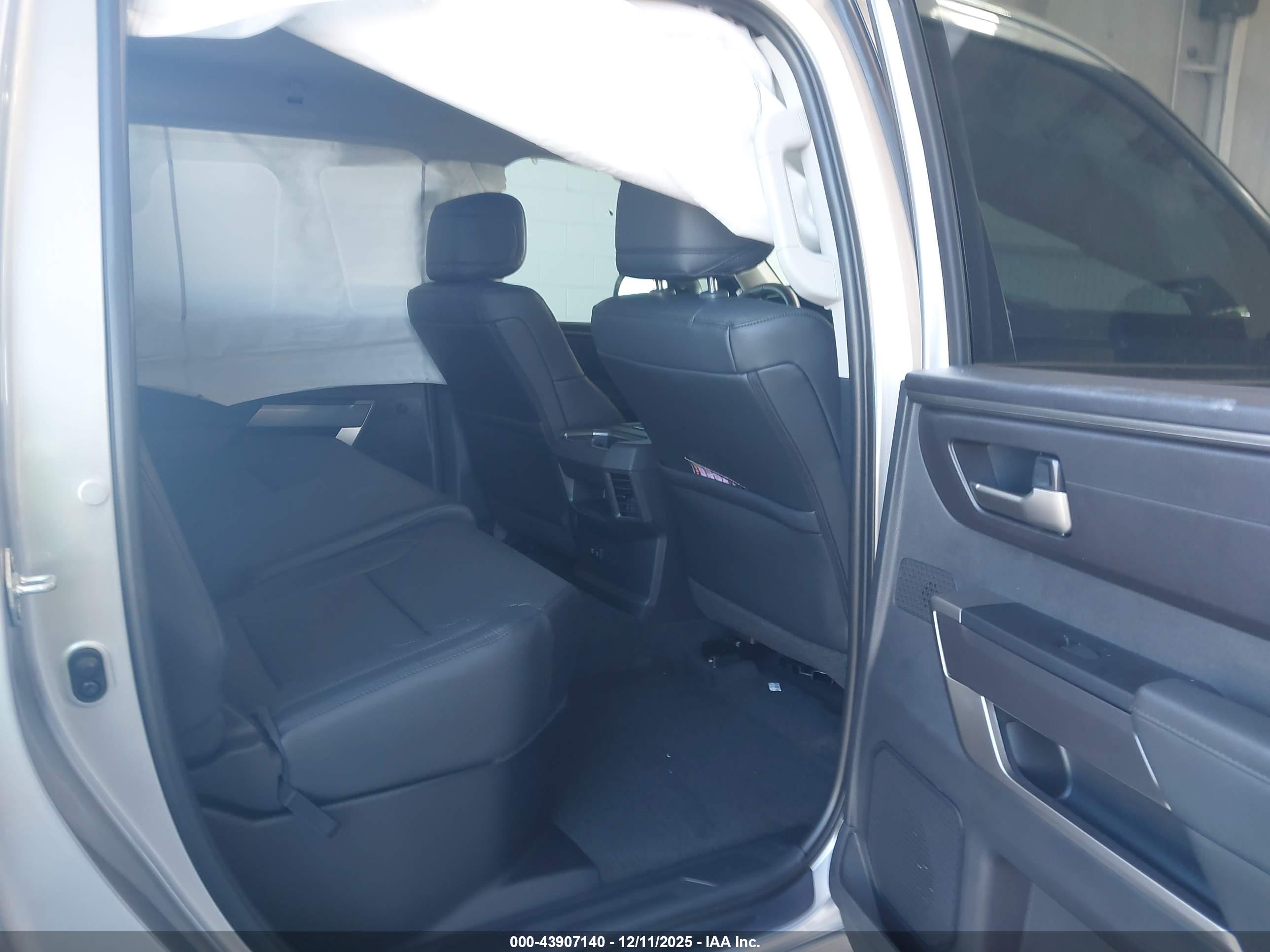 TOYOTA TUNDRA image 8