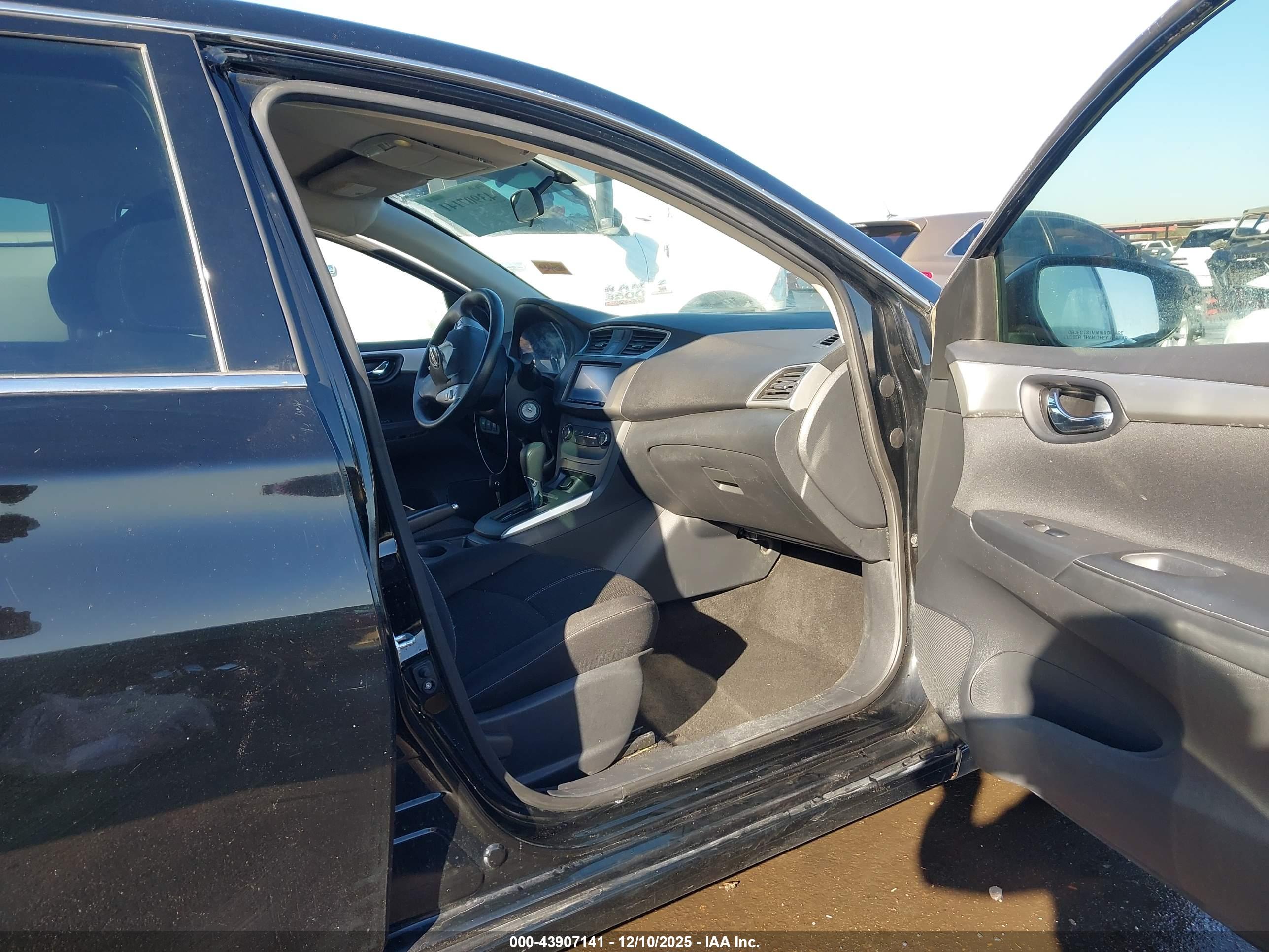 NISSAN SENTRA image 5