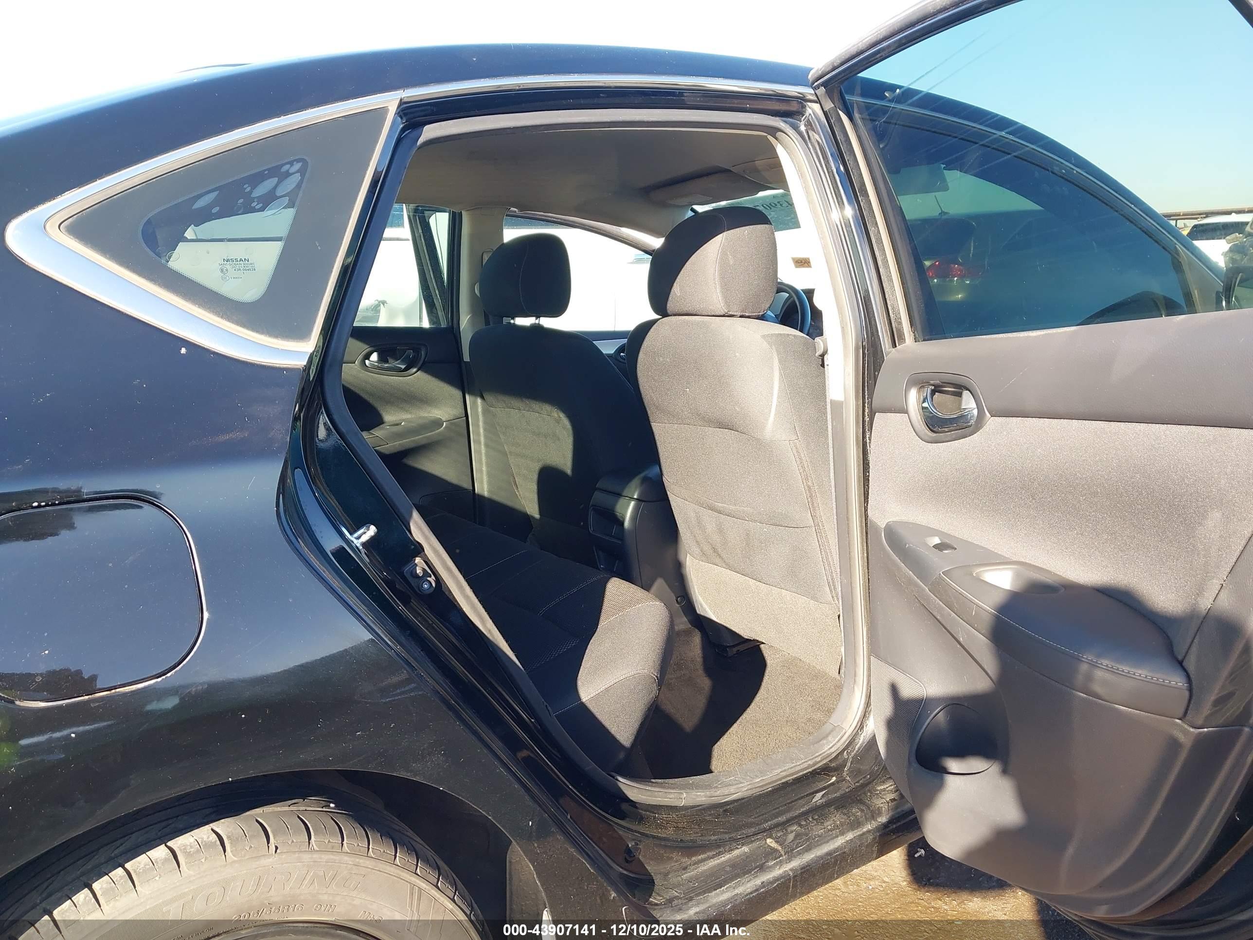 NISSAN SENTRA image 8