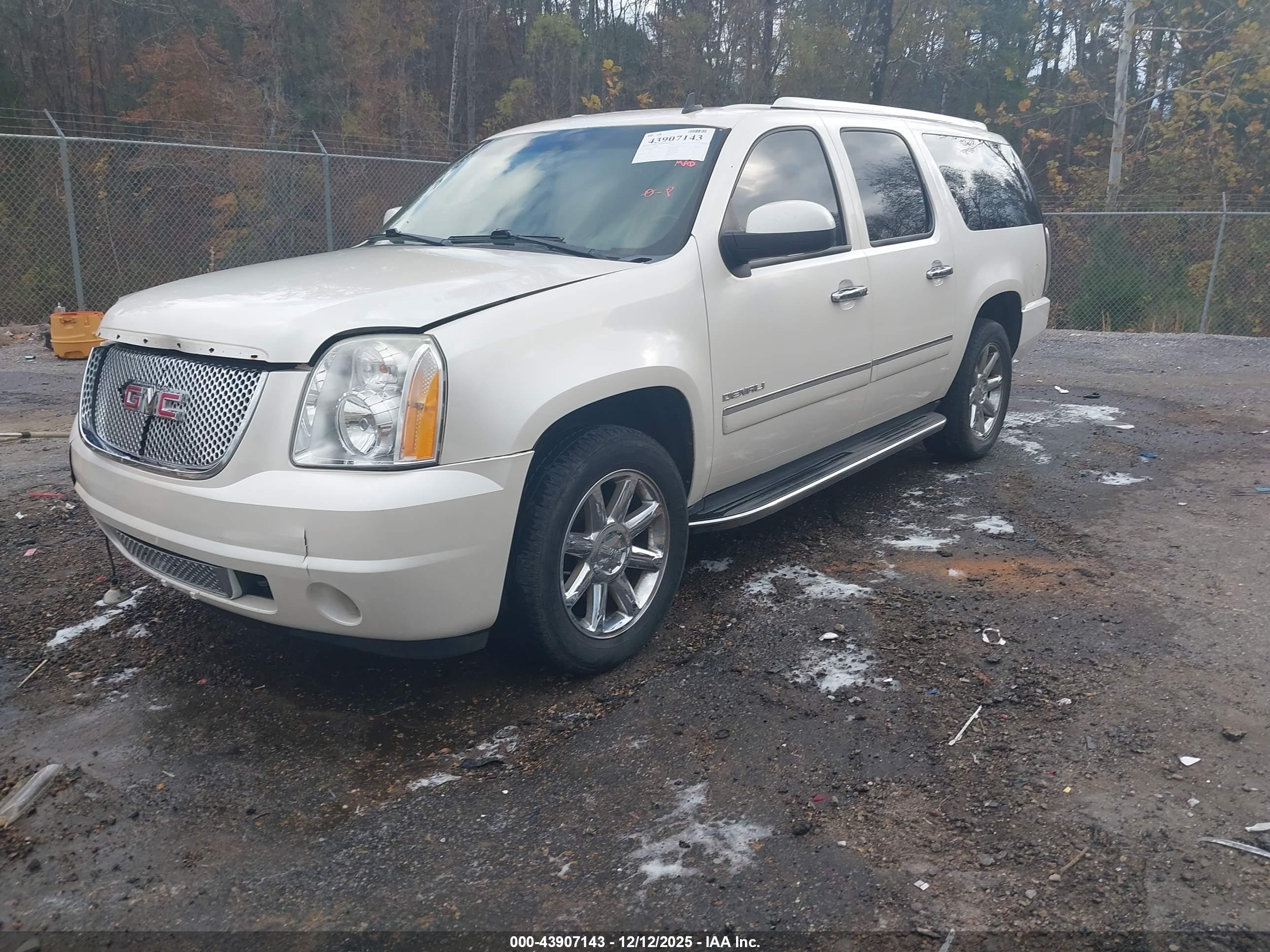 GMC YUKON image 2