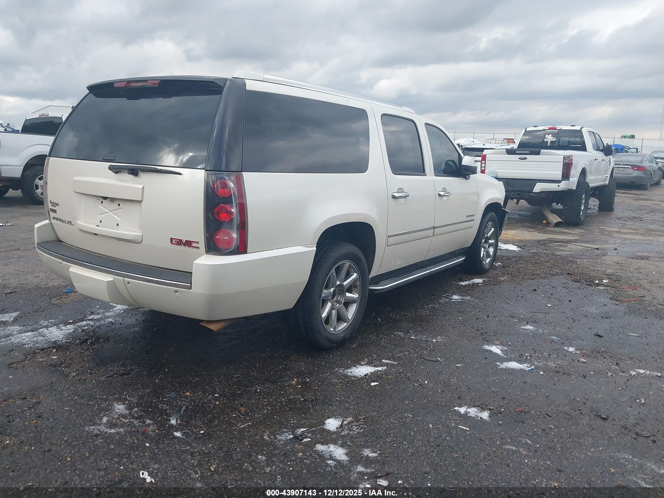 GMC YUKON image 4