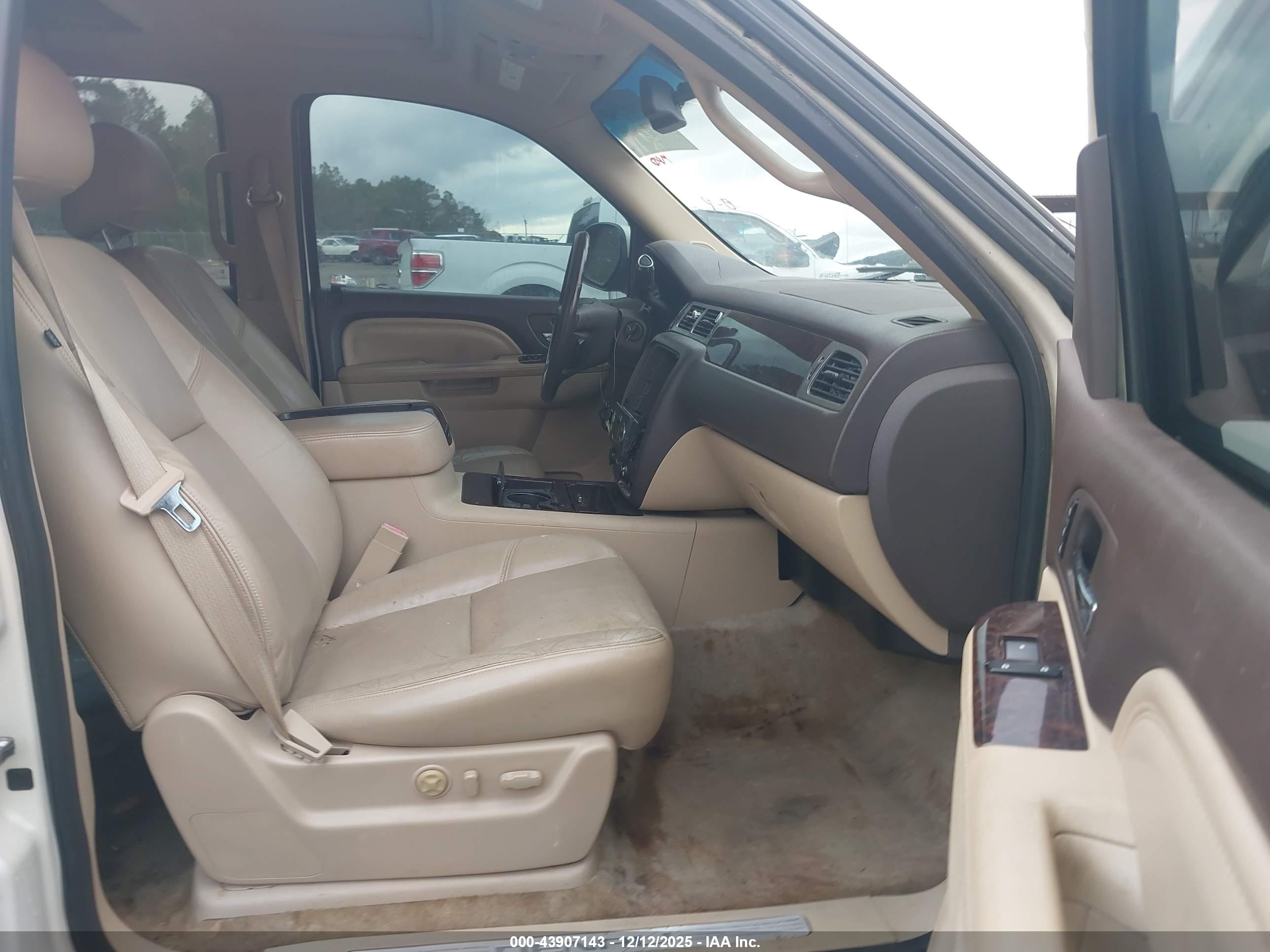 GMC YUKON image 5