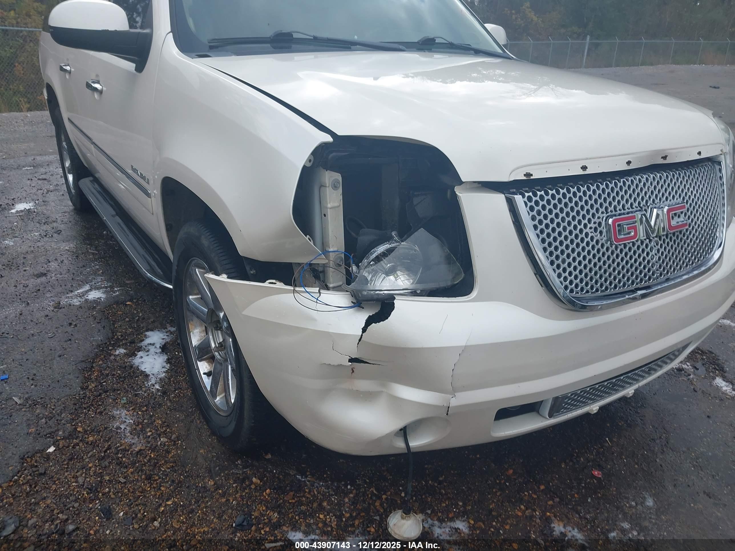GMC YUKON image 6