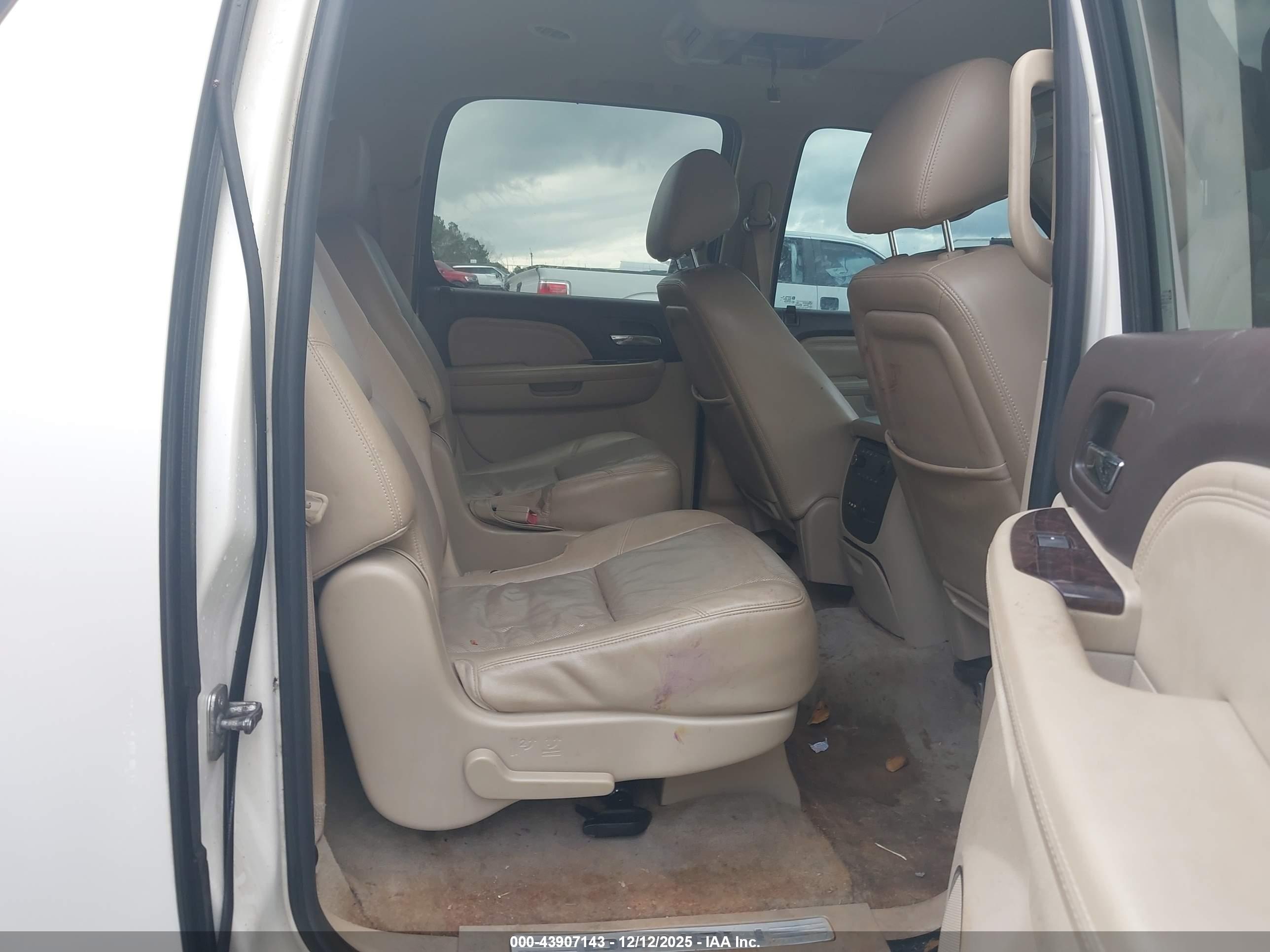 GMC YUKON image 8