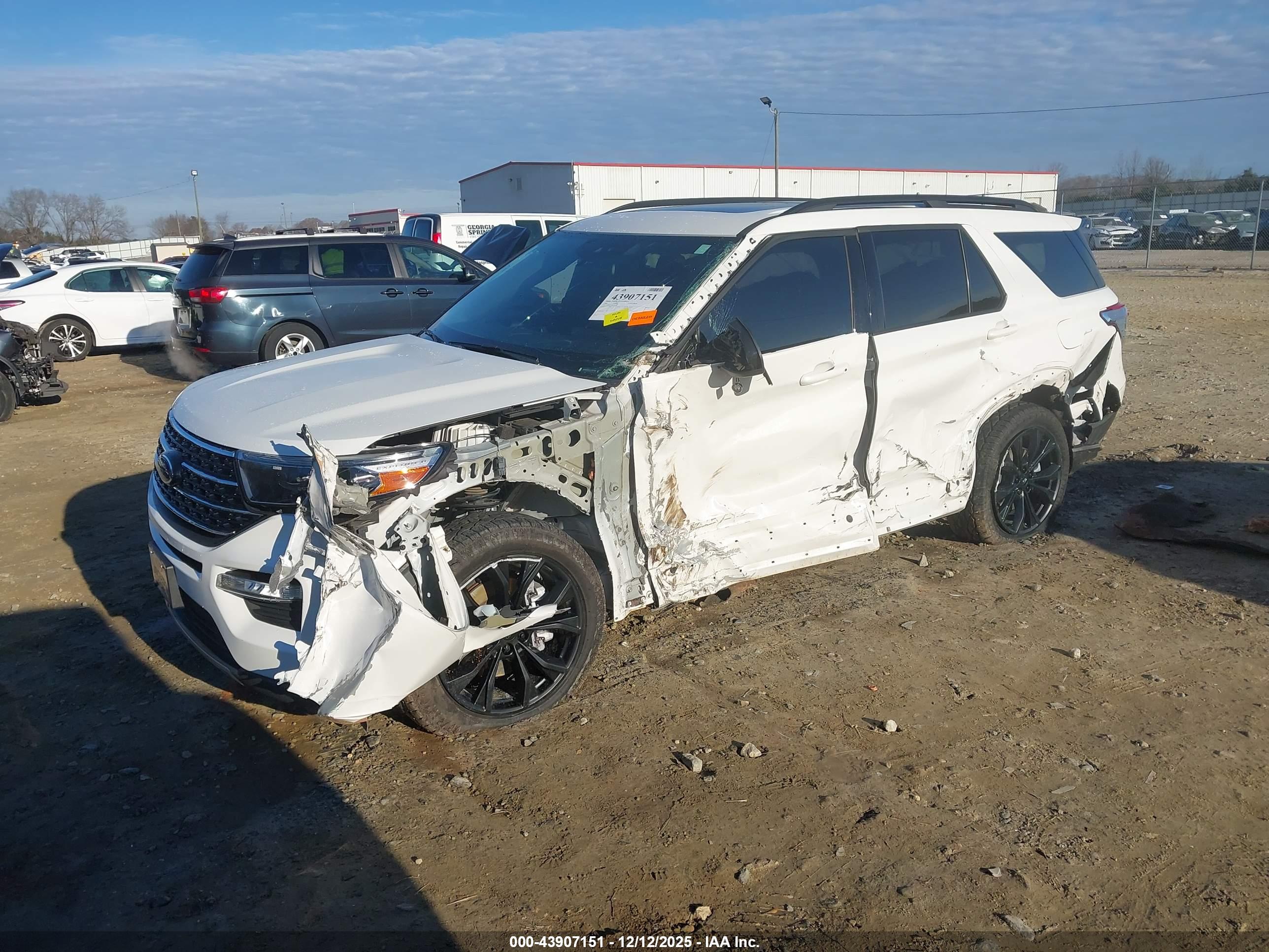 FORD EXPLORER image 2