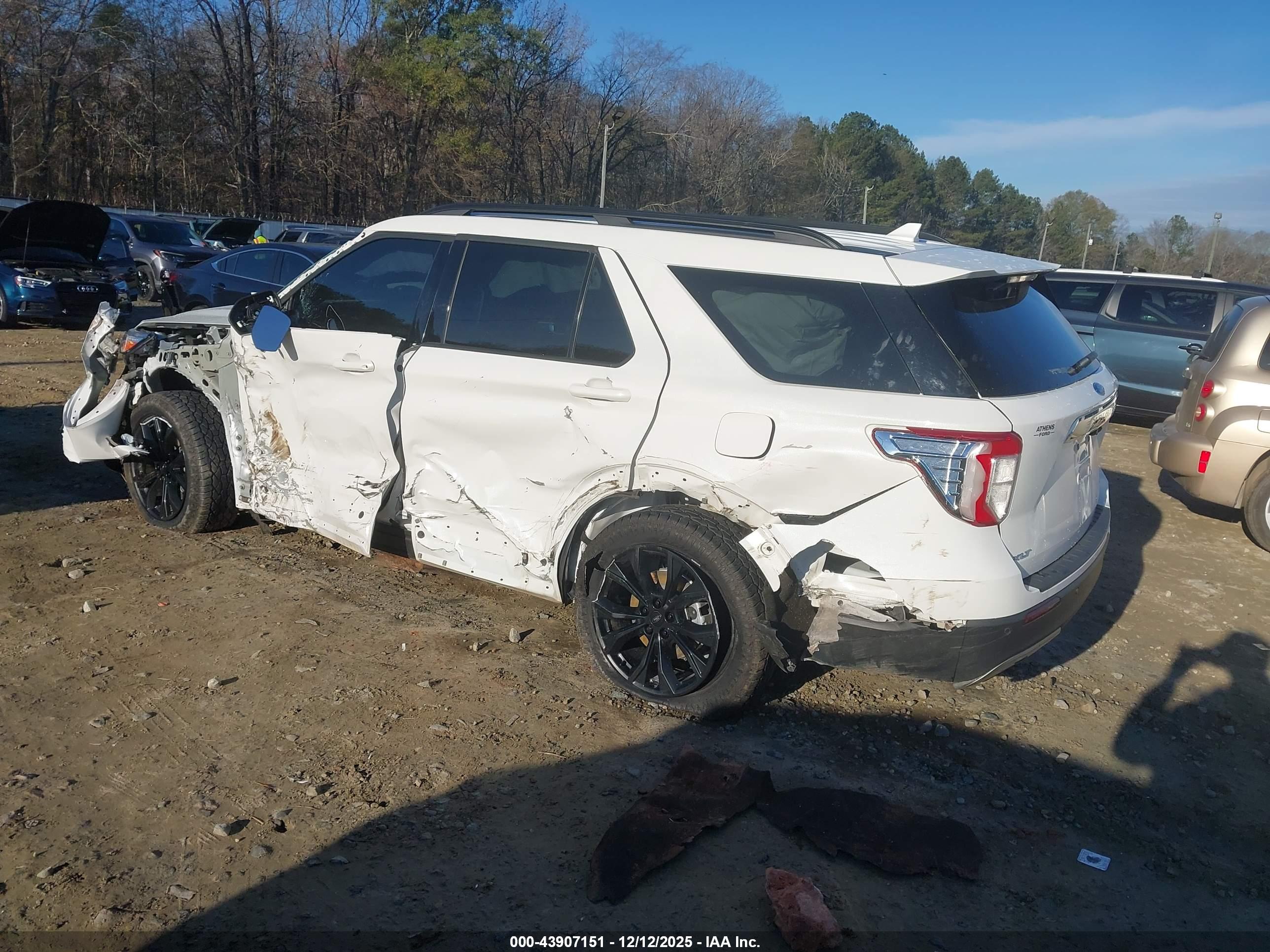 FORD EXPLORER image 3
