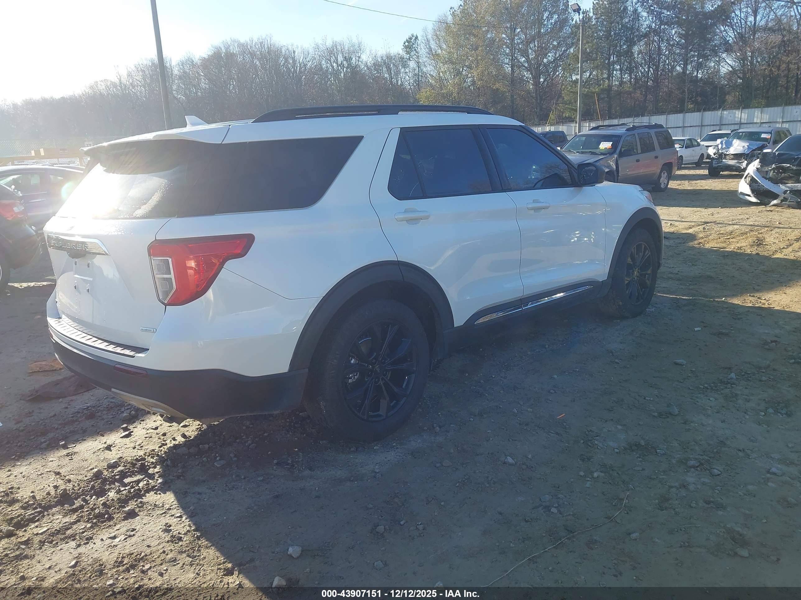 FORD EXPLORER image 4