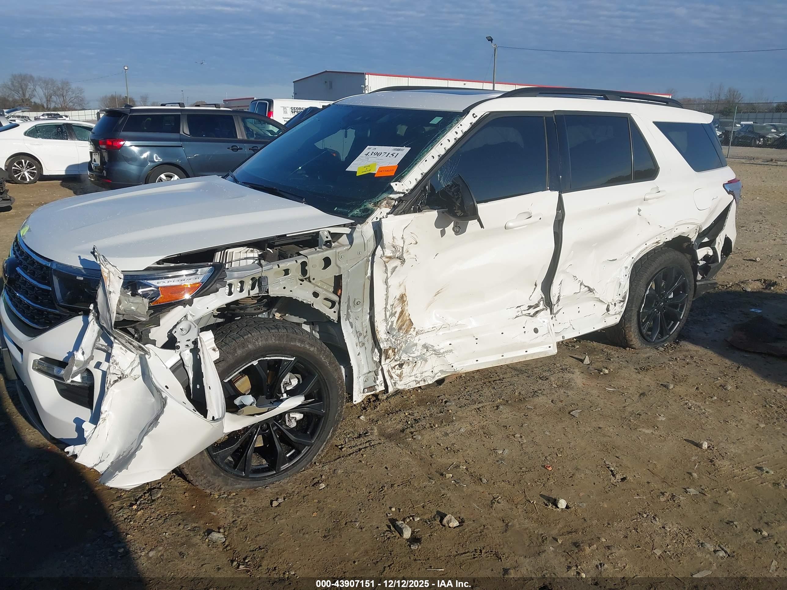 FORD EXPLORER image 6