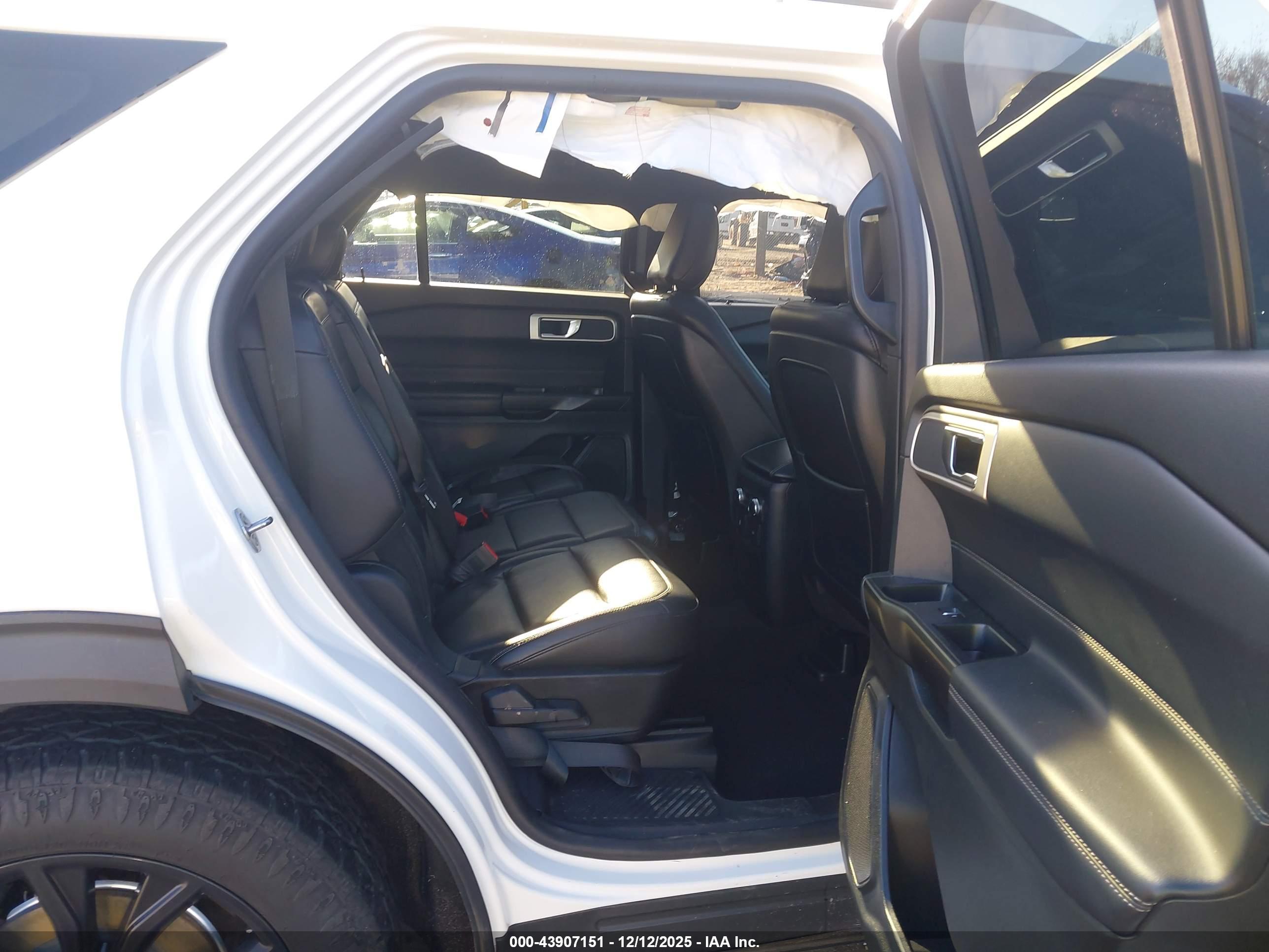 FORD EXPLORER image 8