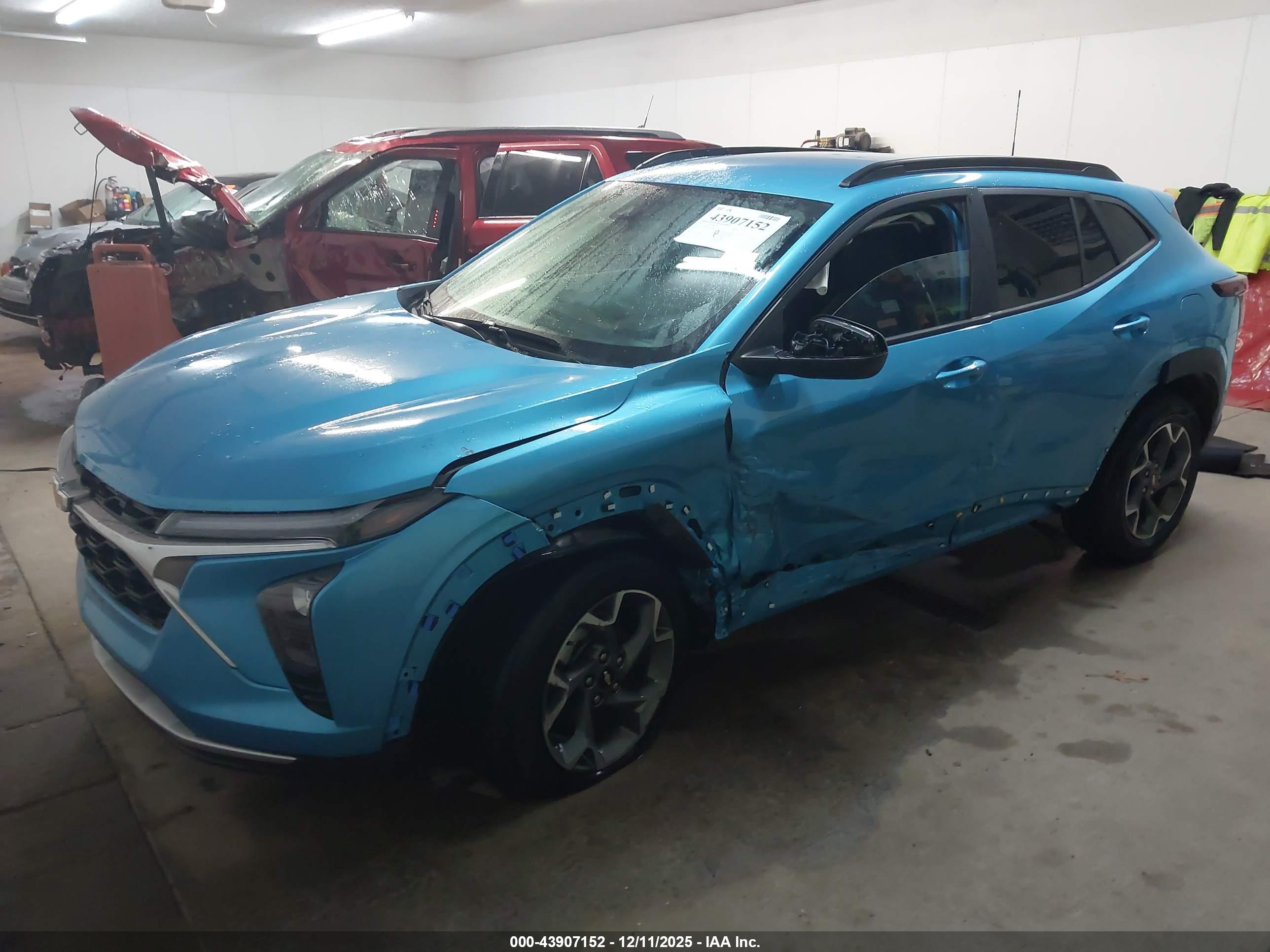 CHEVROLET TRAX image 2