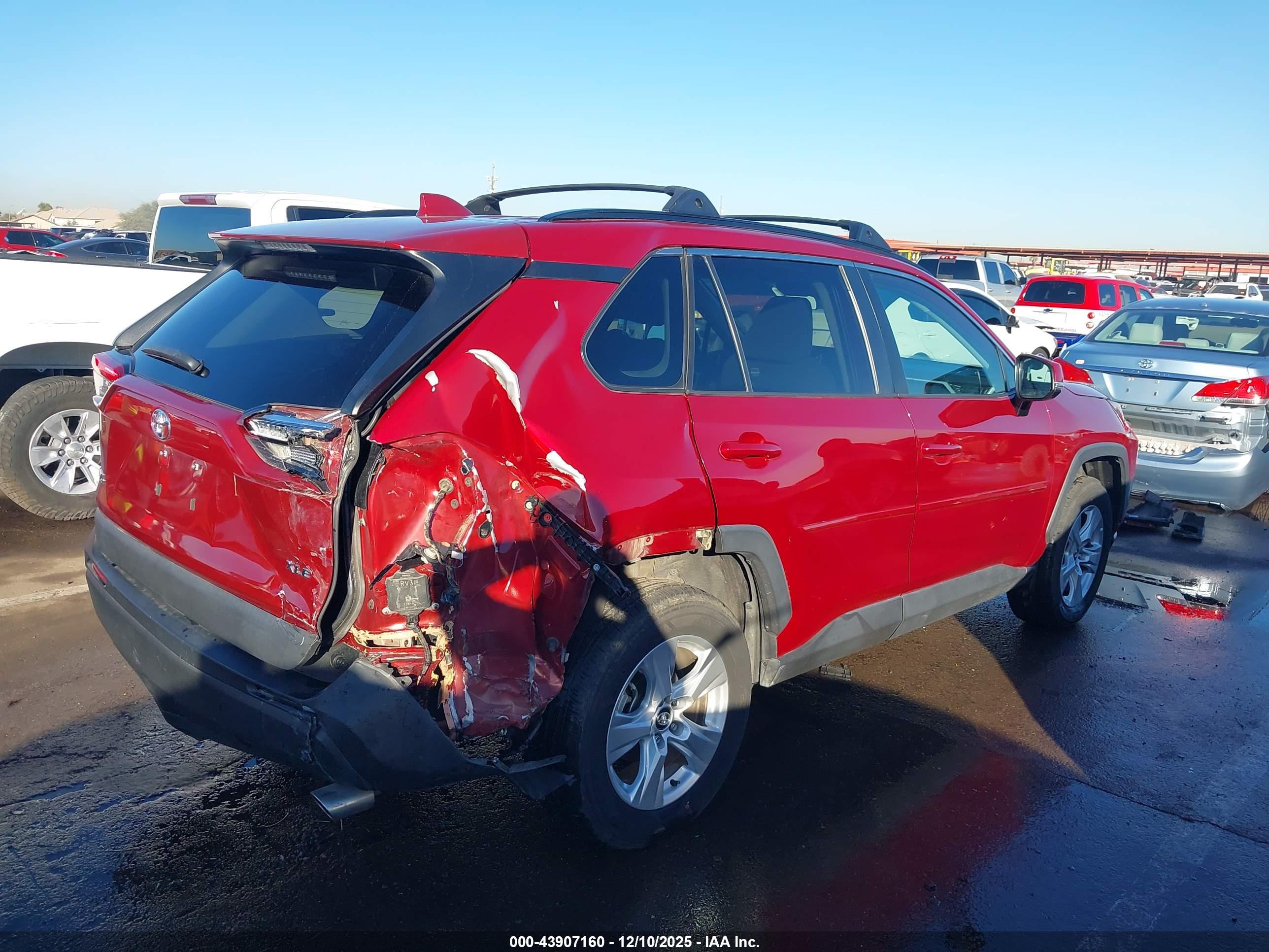 TOYOTA RAV4 image 4