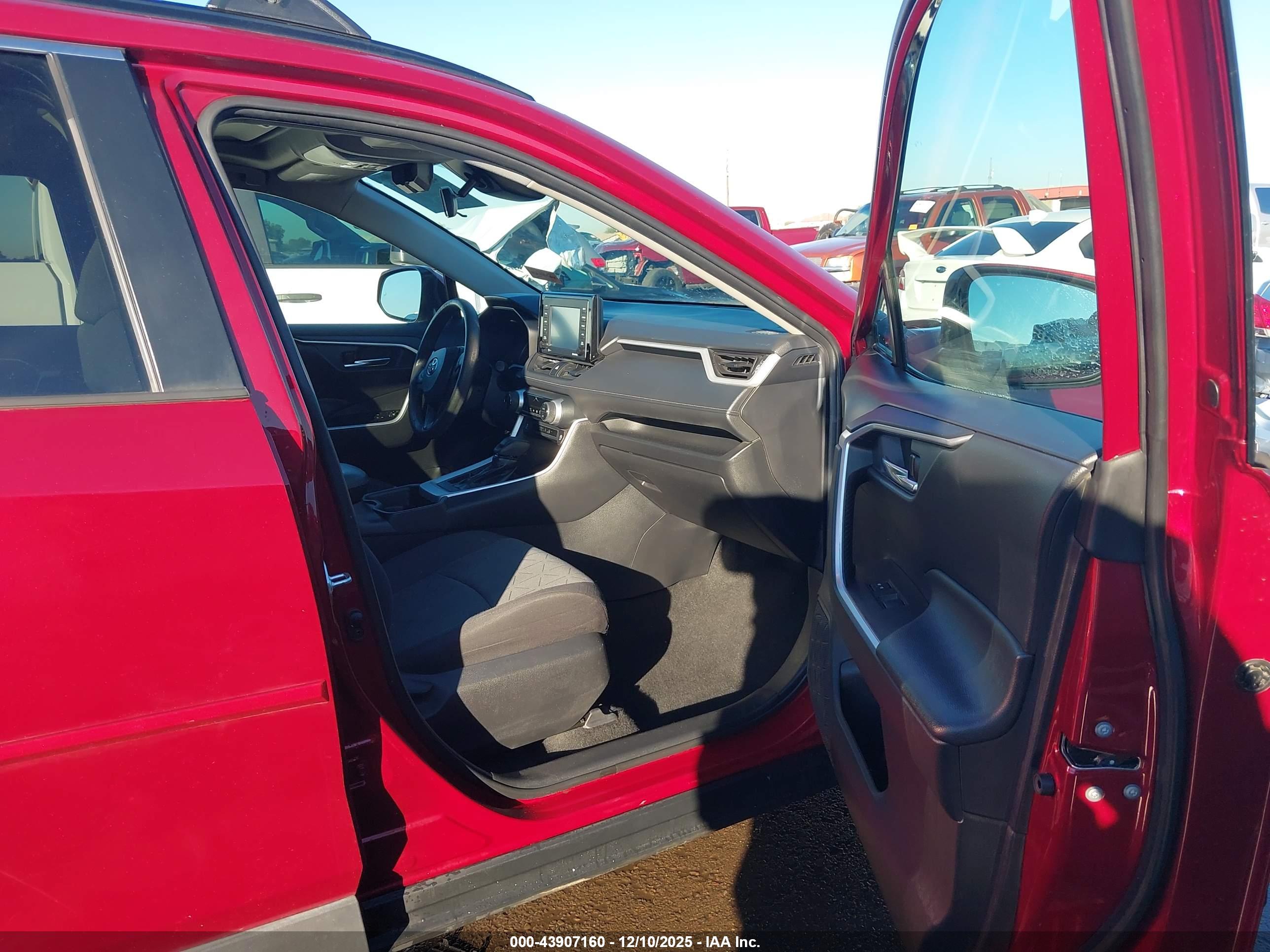 TOYOTA RAV4 image 5