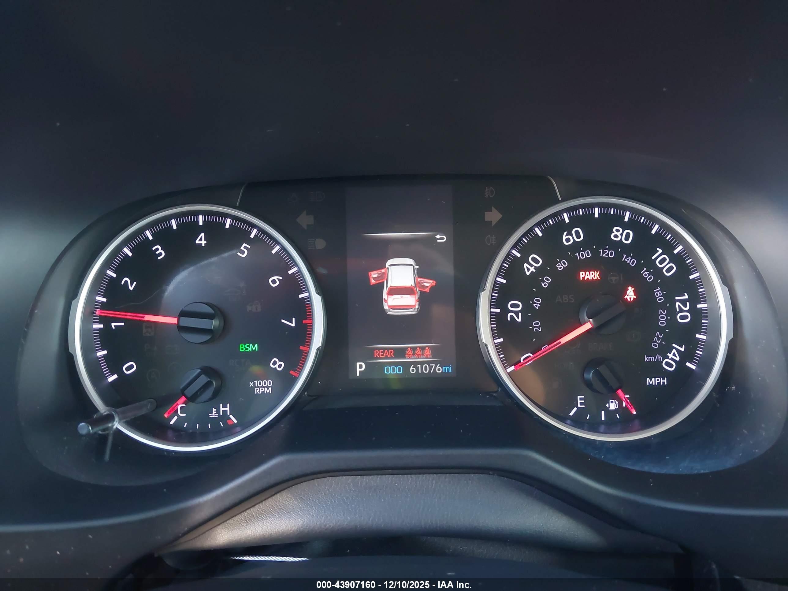 TOYOTA RAV4 image 7