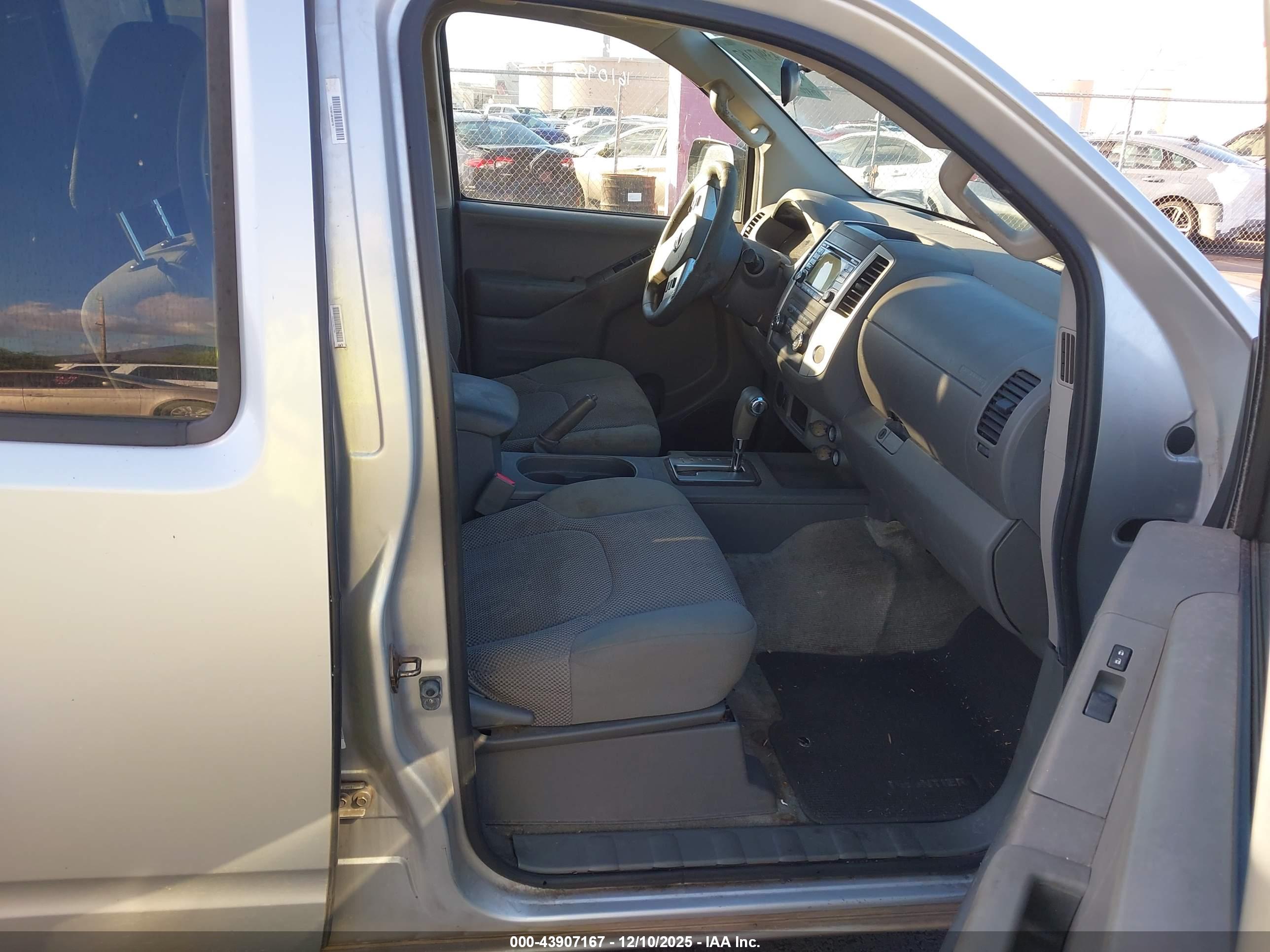 NISSAN FRONTIER image 5