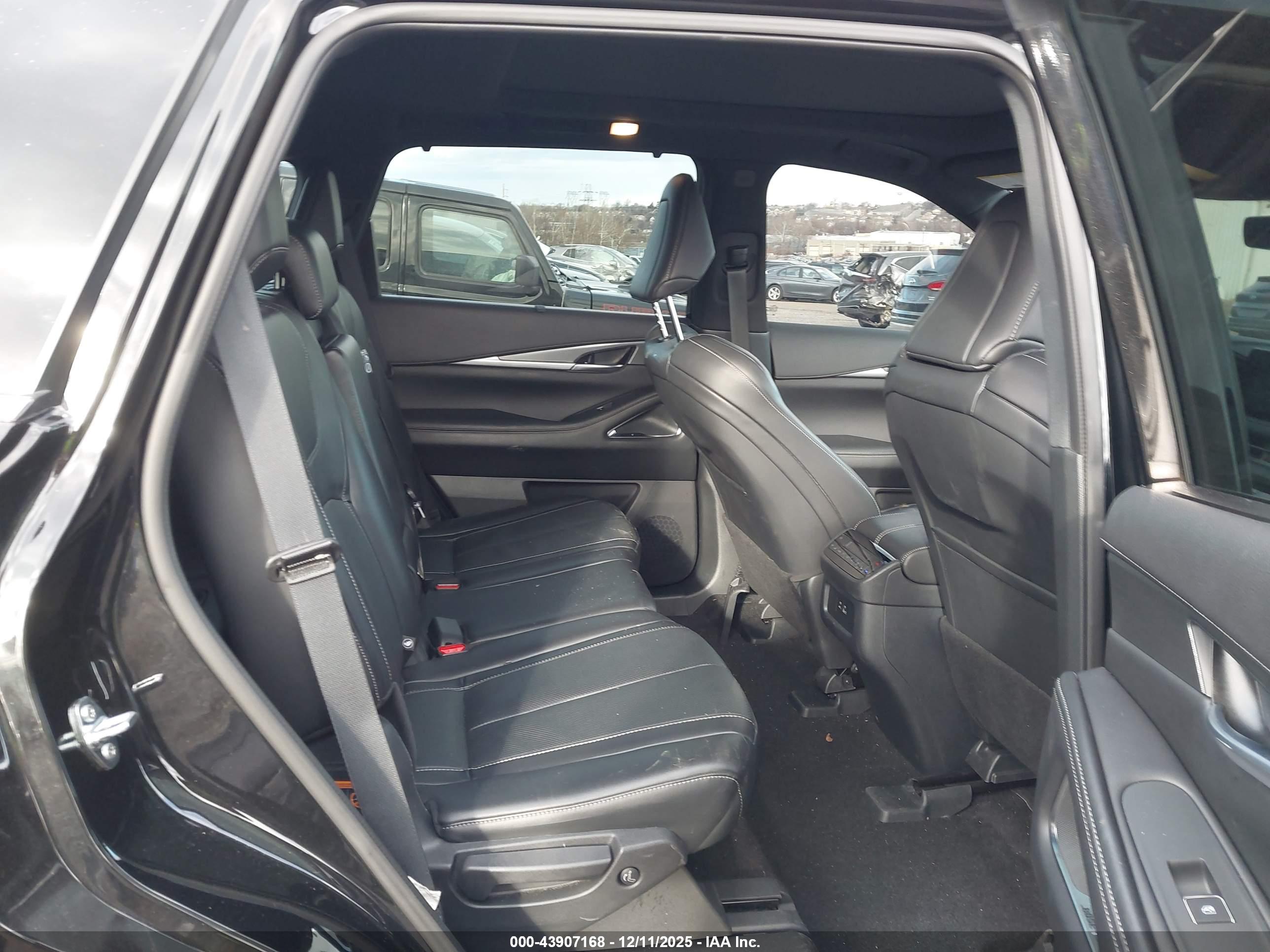 INFINITI QX60 image 8