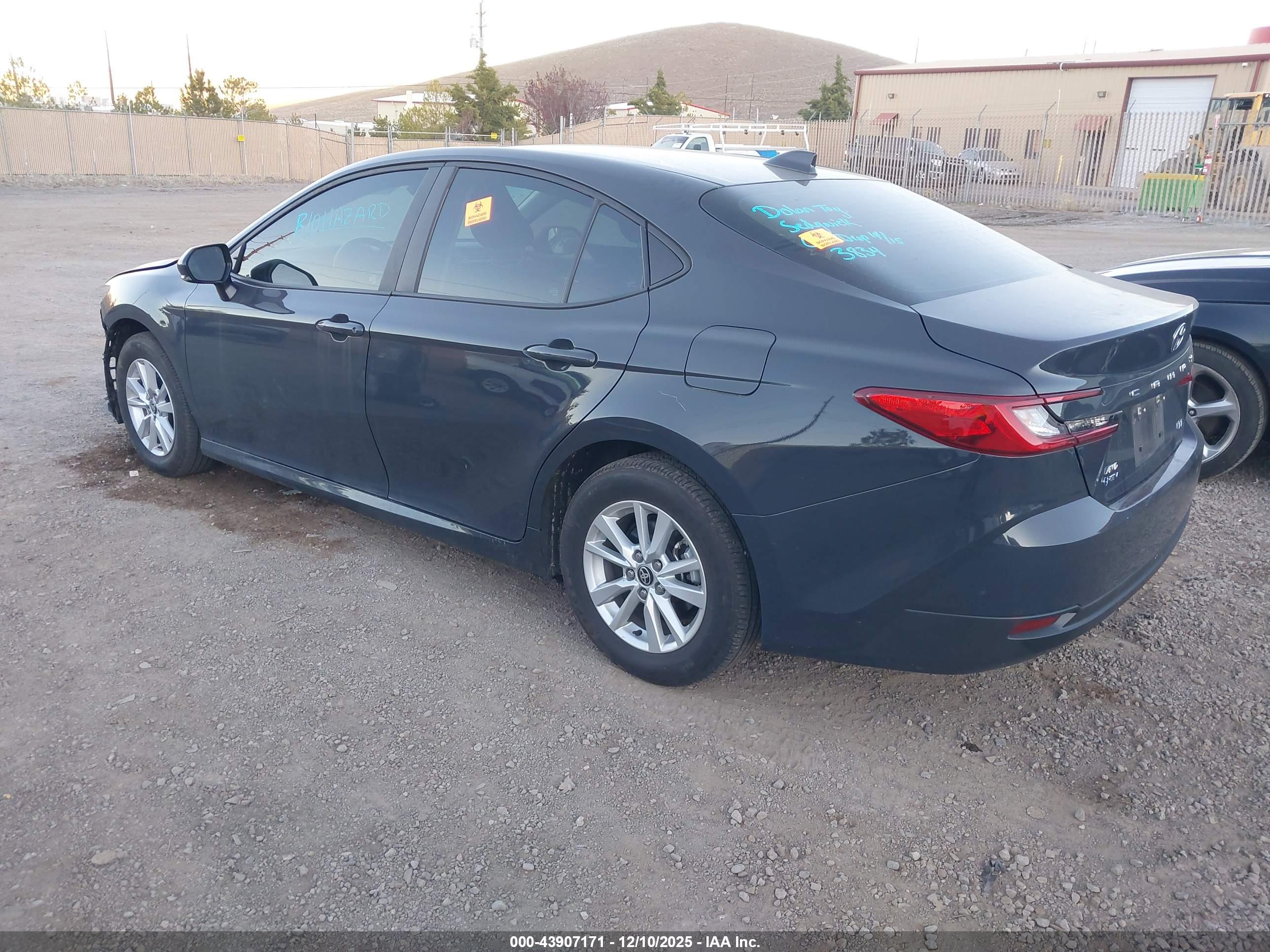 TOYOTA CAMRY image 3