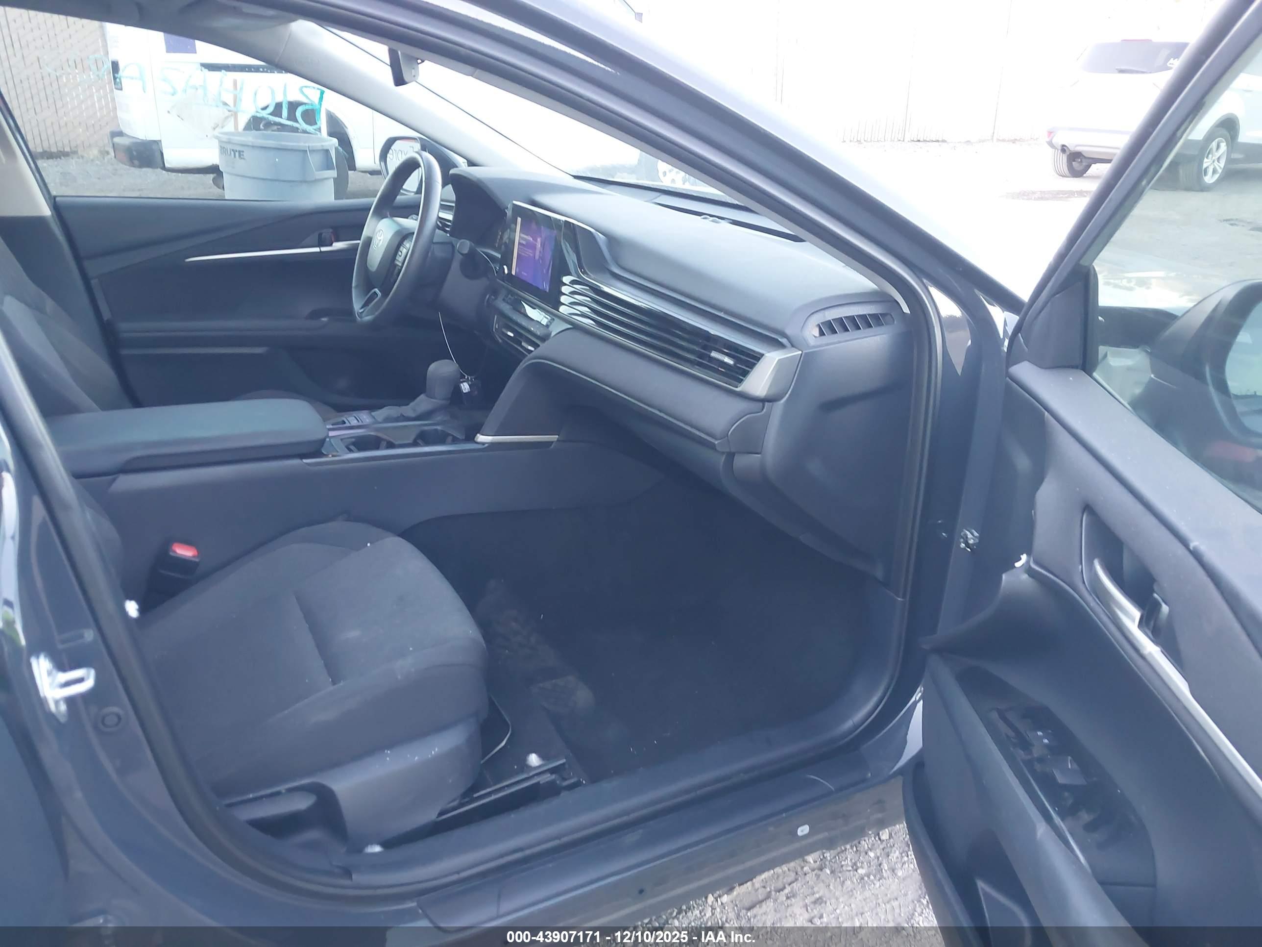 TOYOTA CAMRY image 5