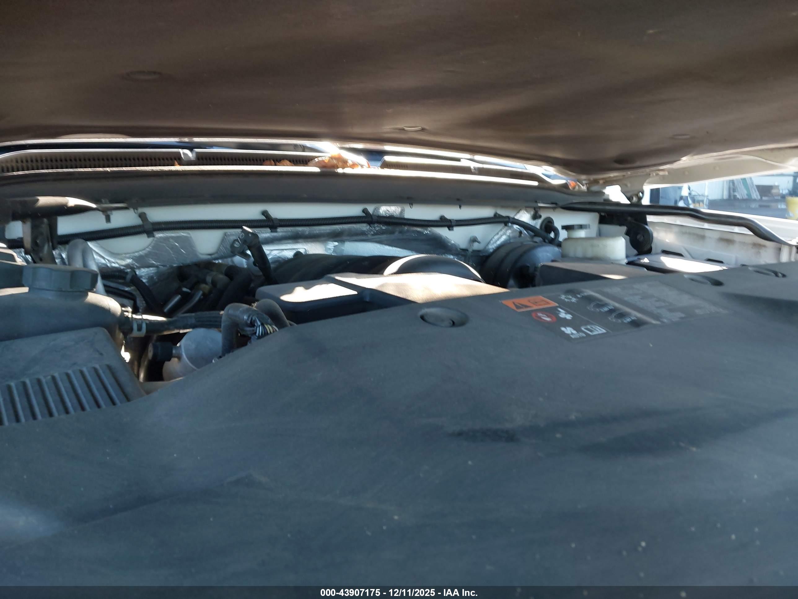 CHEVROLET TAHOE image 10