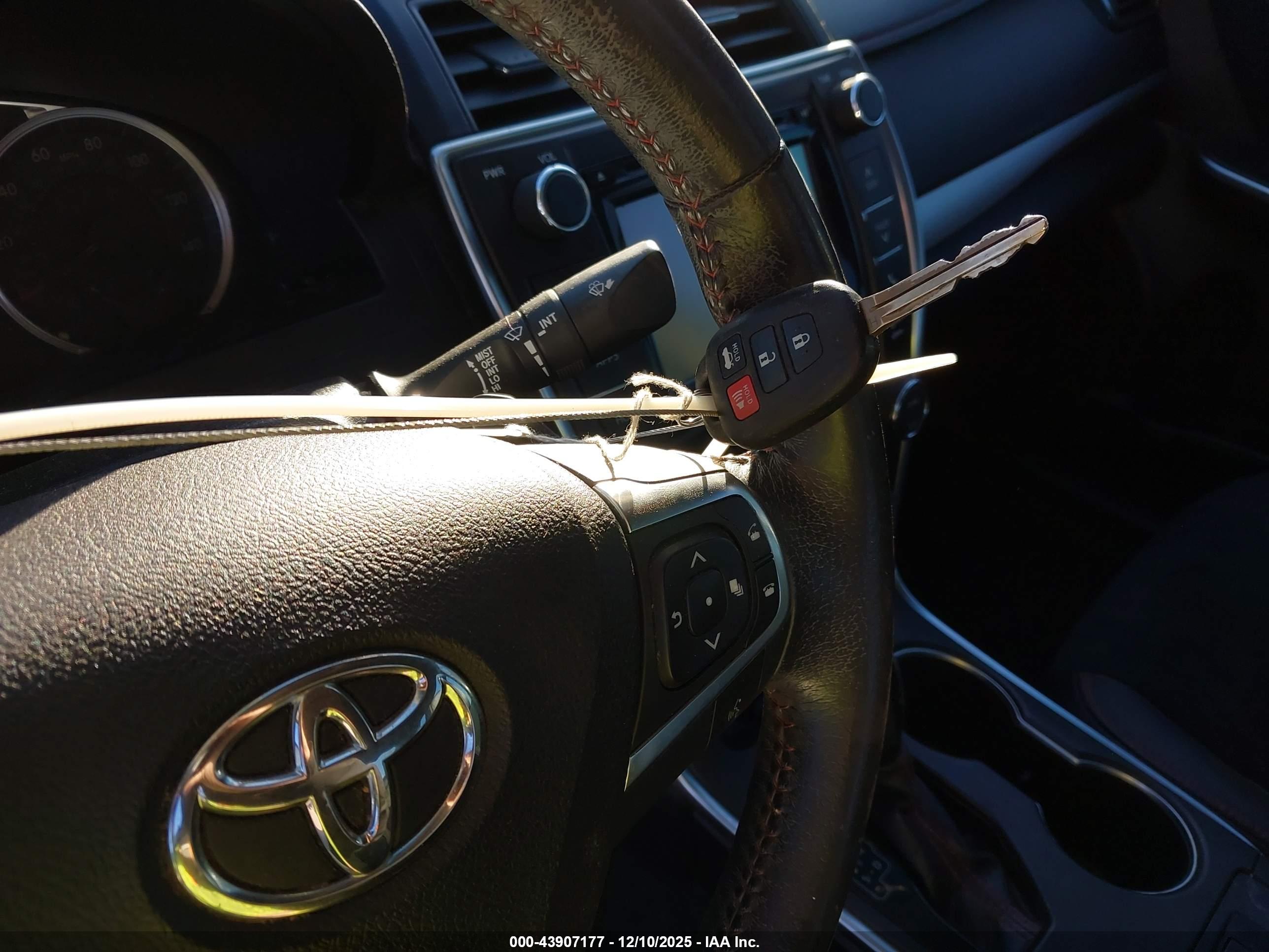 TOYOTA CAMRY image 11