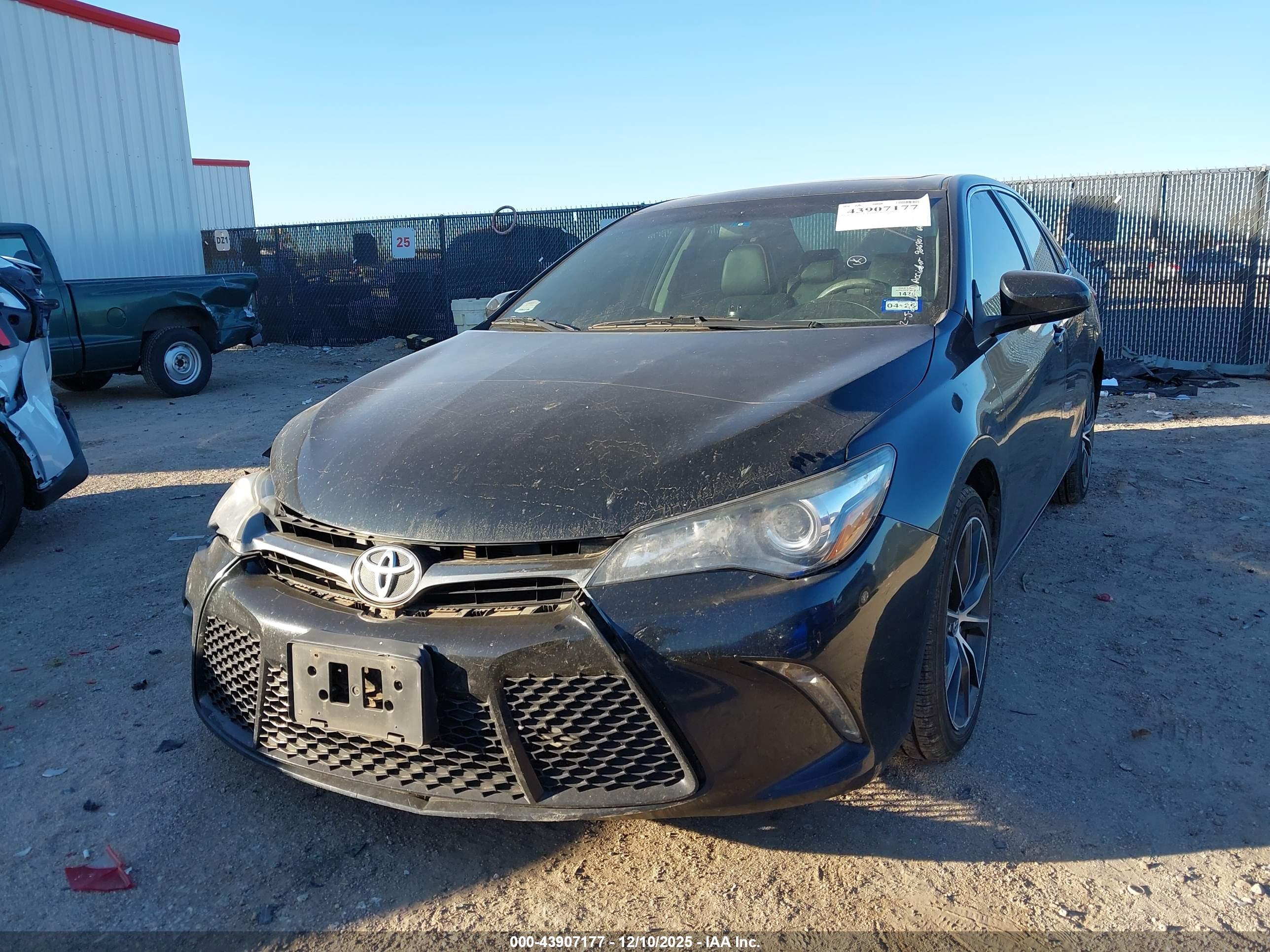 TOYOTA CAMRY image 2