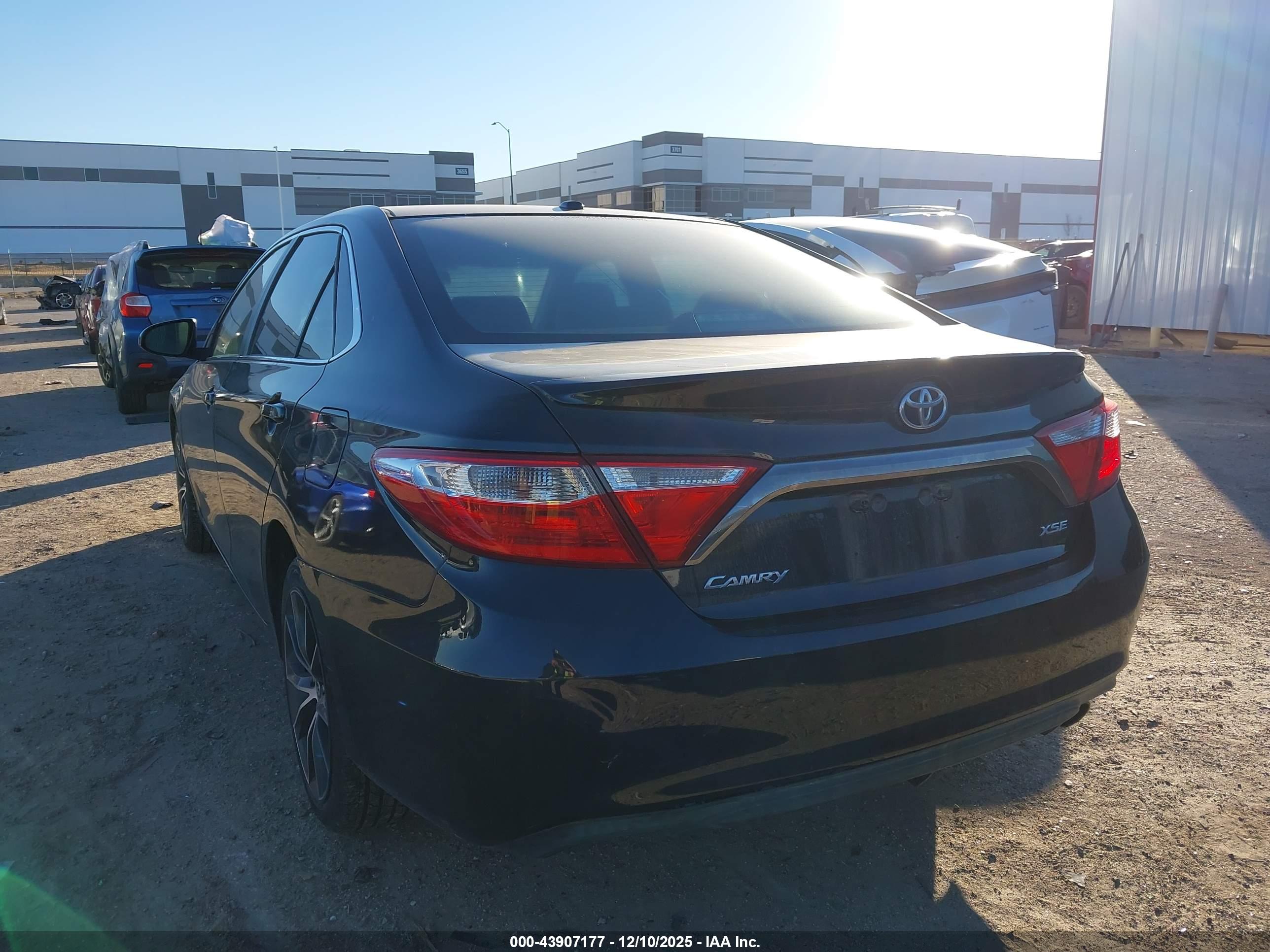 TOYOTA CAMRY image 3