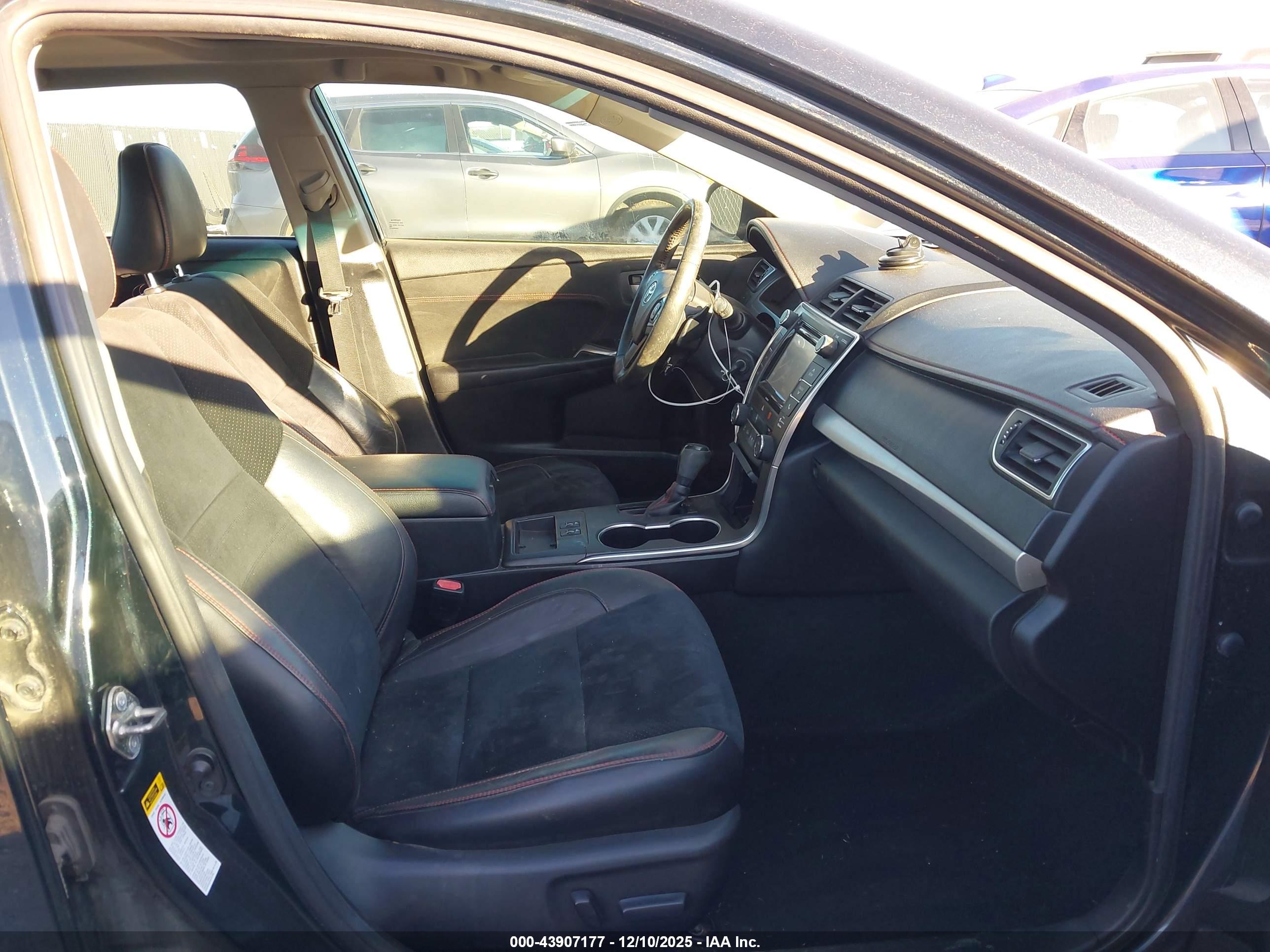 TOYOTA CAMRY image 5