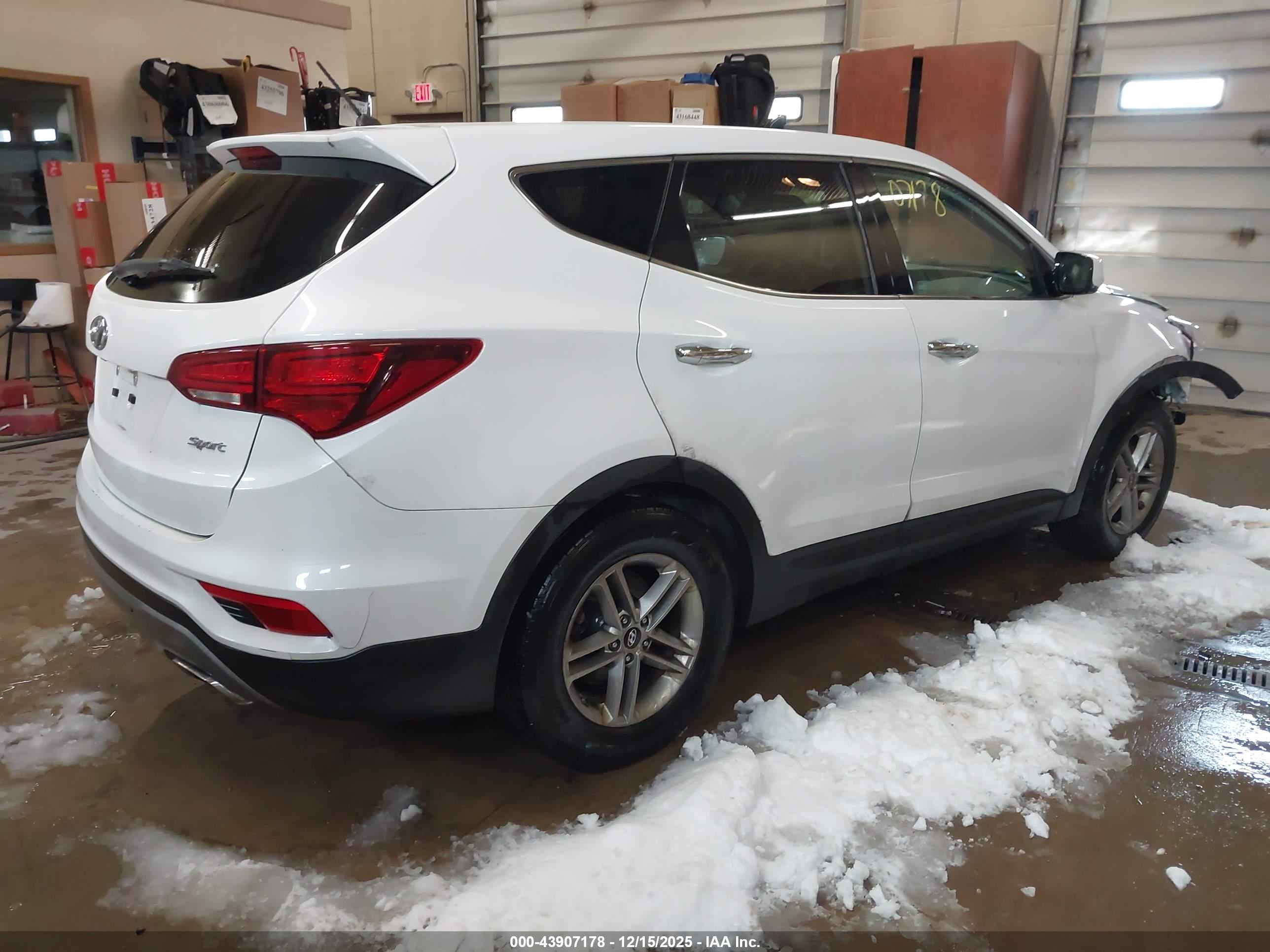 HYUNDAI SANTA image 4