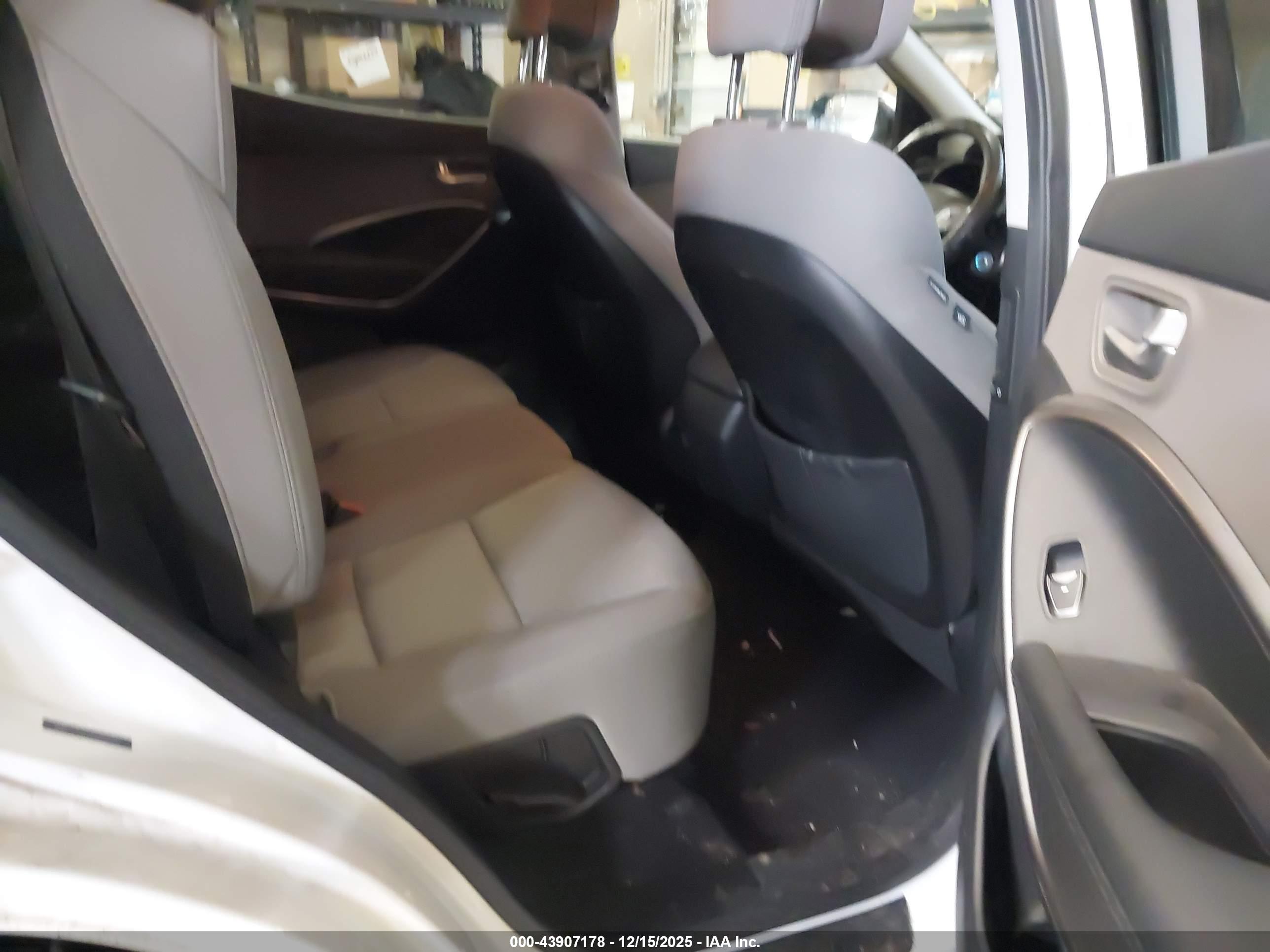HYUNDAI SANTA image 8